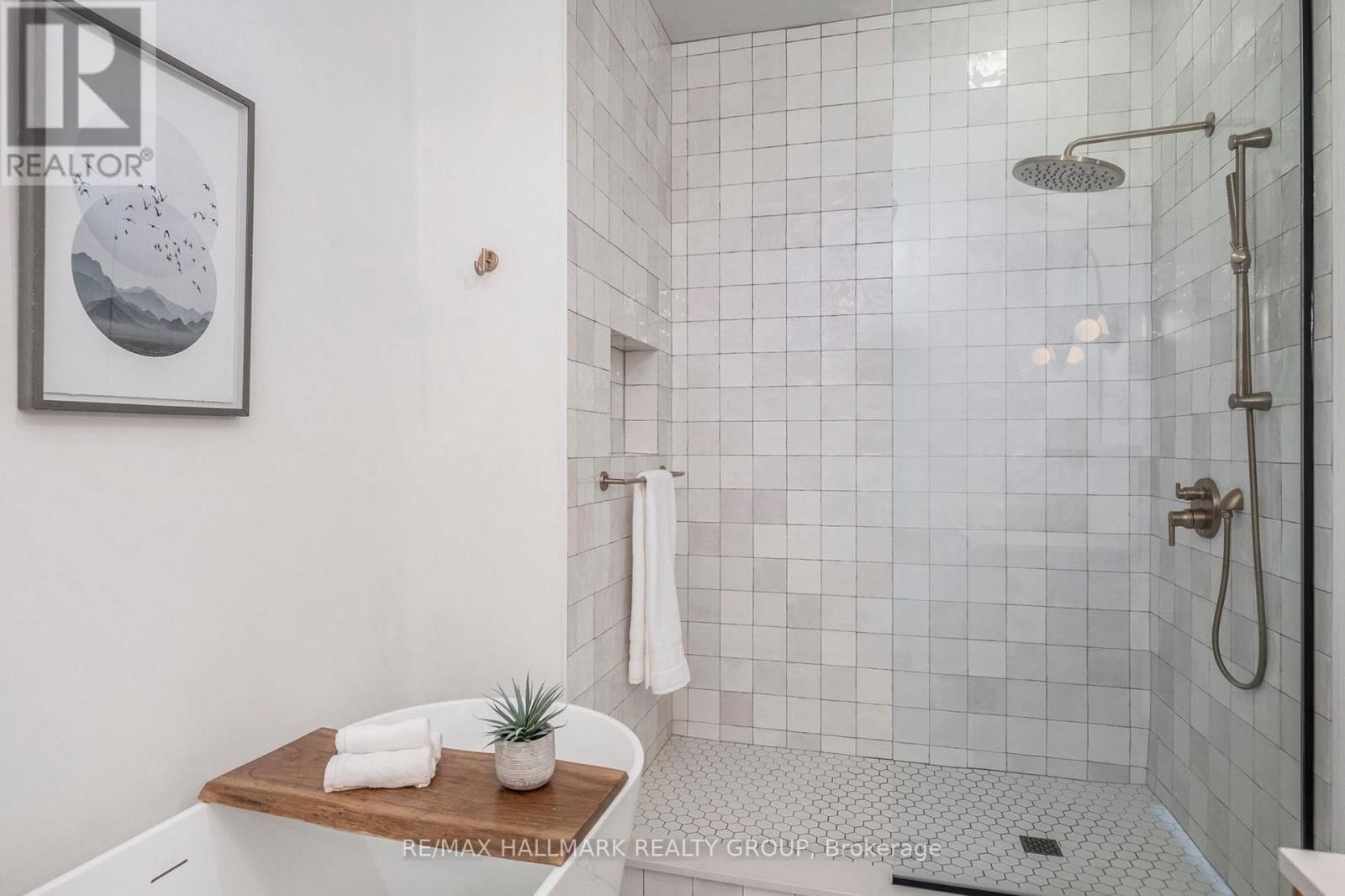 201 - 19 MELROSE AVENUE Image 28