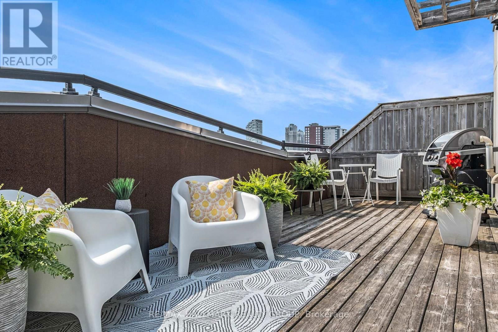 201 - 19 MELROSE AVENUE Image 32