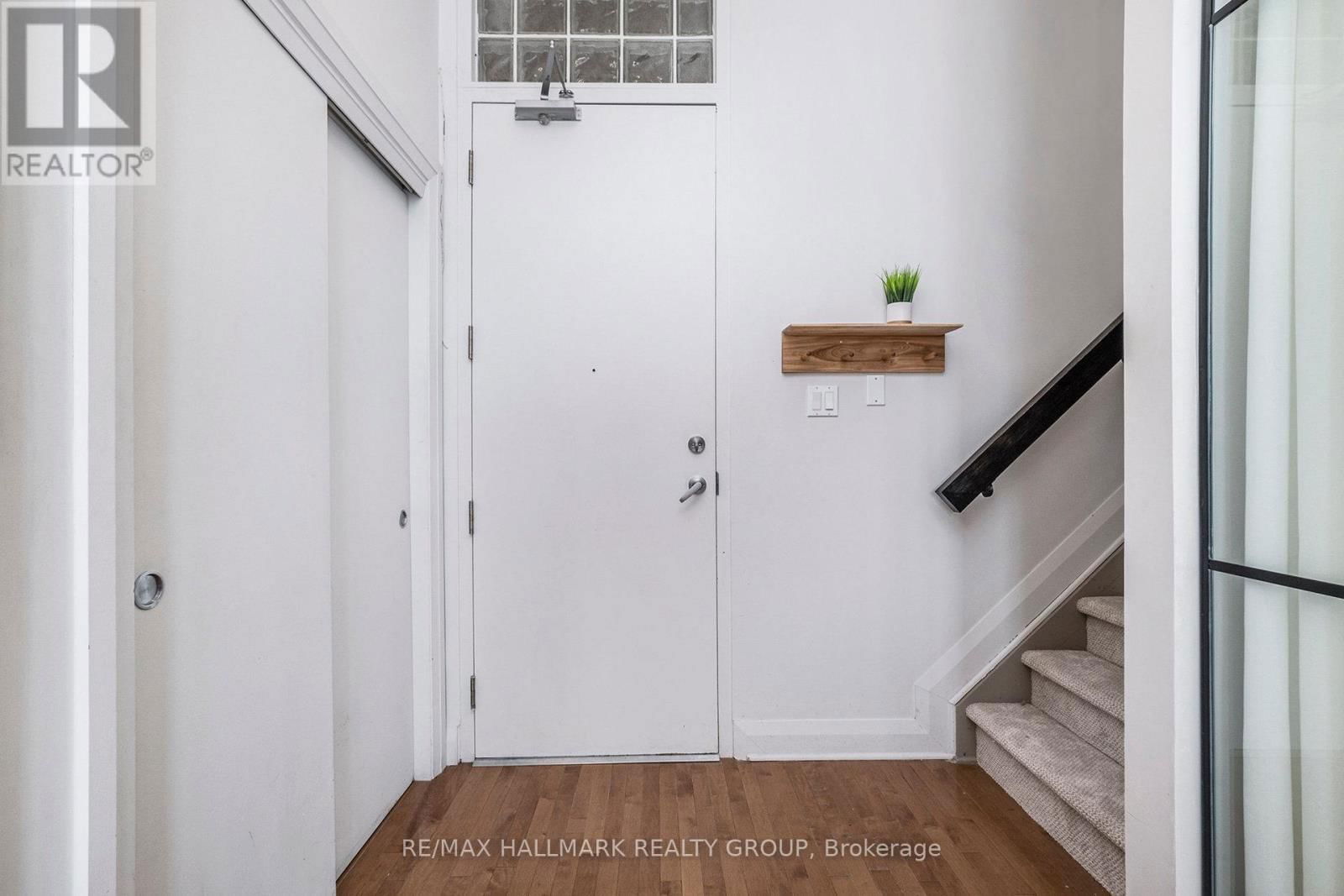 201 - 19 MELROSE AVENUE Image 4