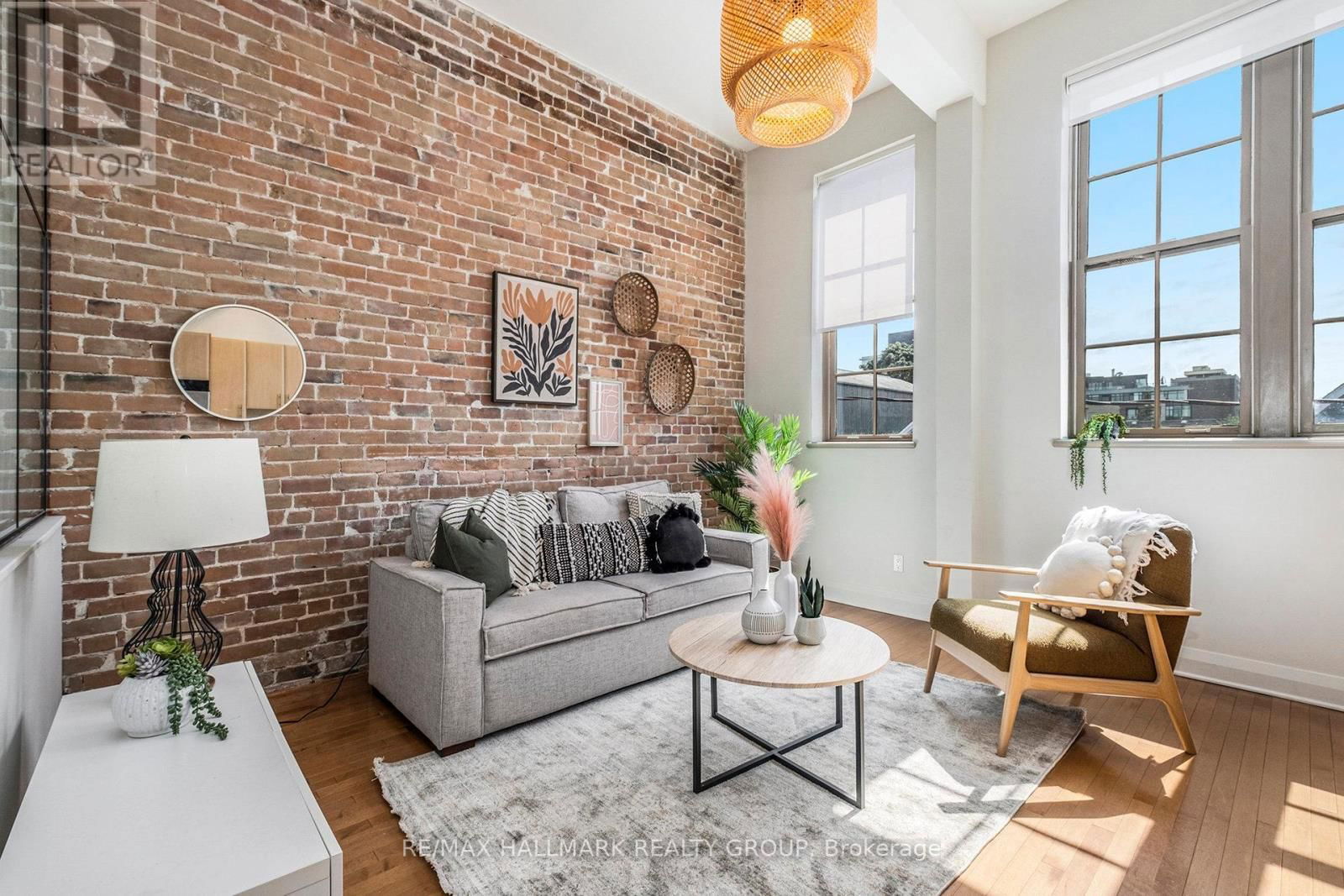 201 - 19 MELROSE AVENUE Image 5