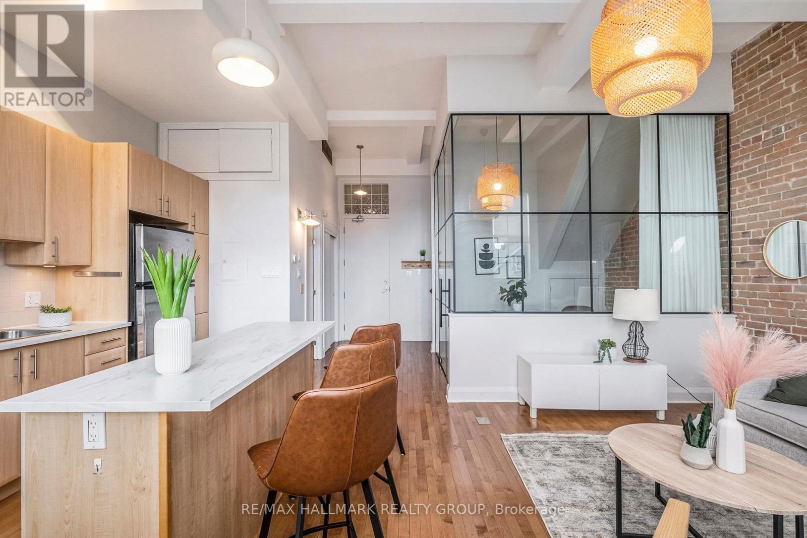201 - 19 MELROSE AVENUE Image 8