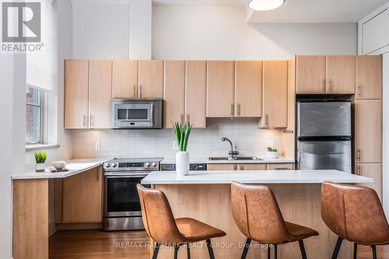 201 - 19 MELROSE AVENUE Image 9