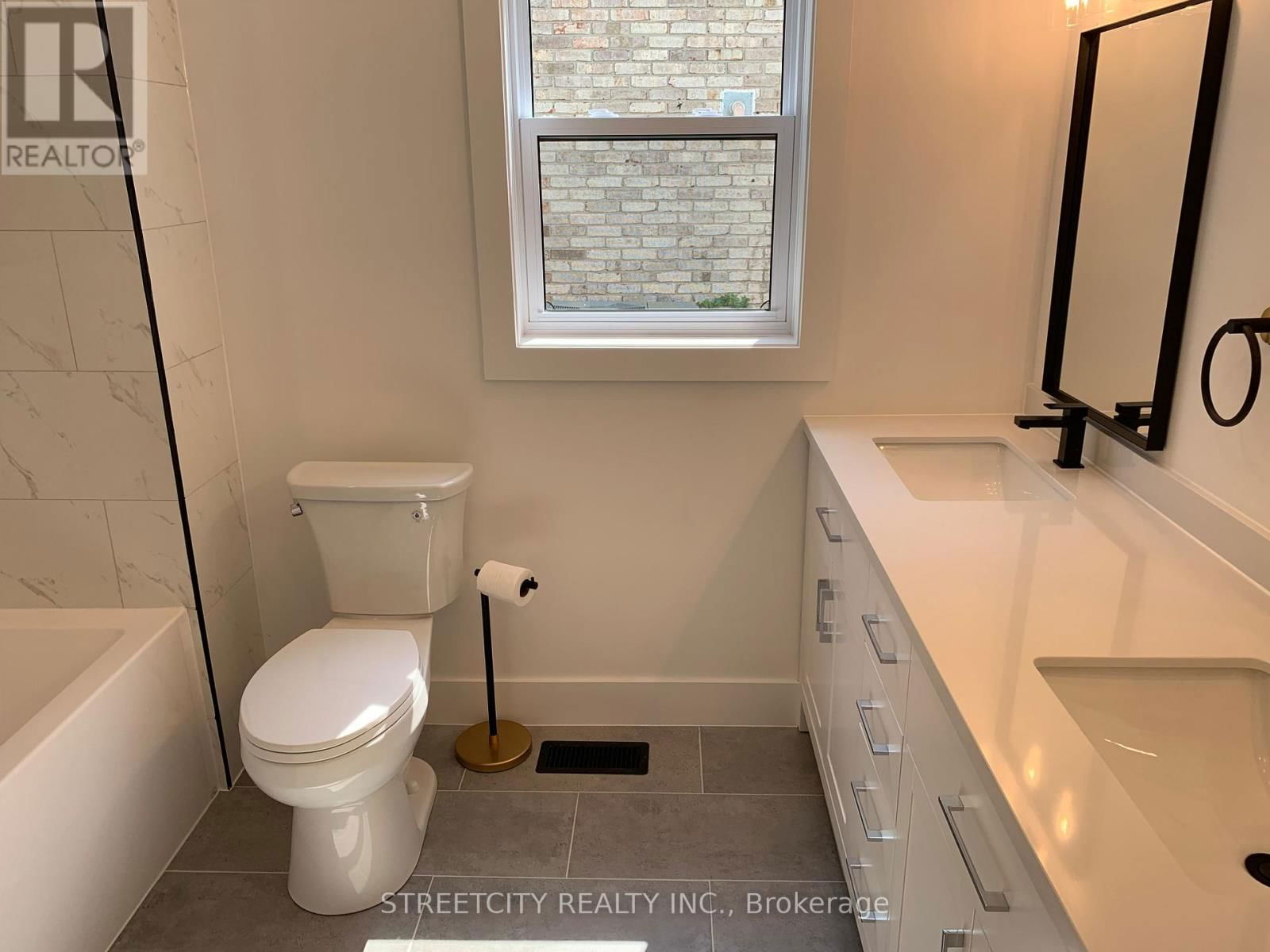 481 GOLD STREET Image 11