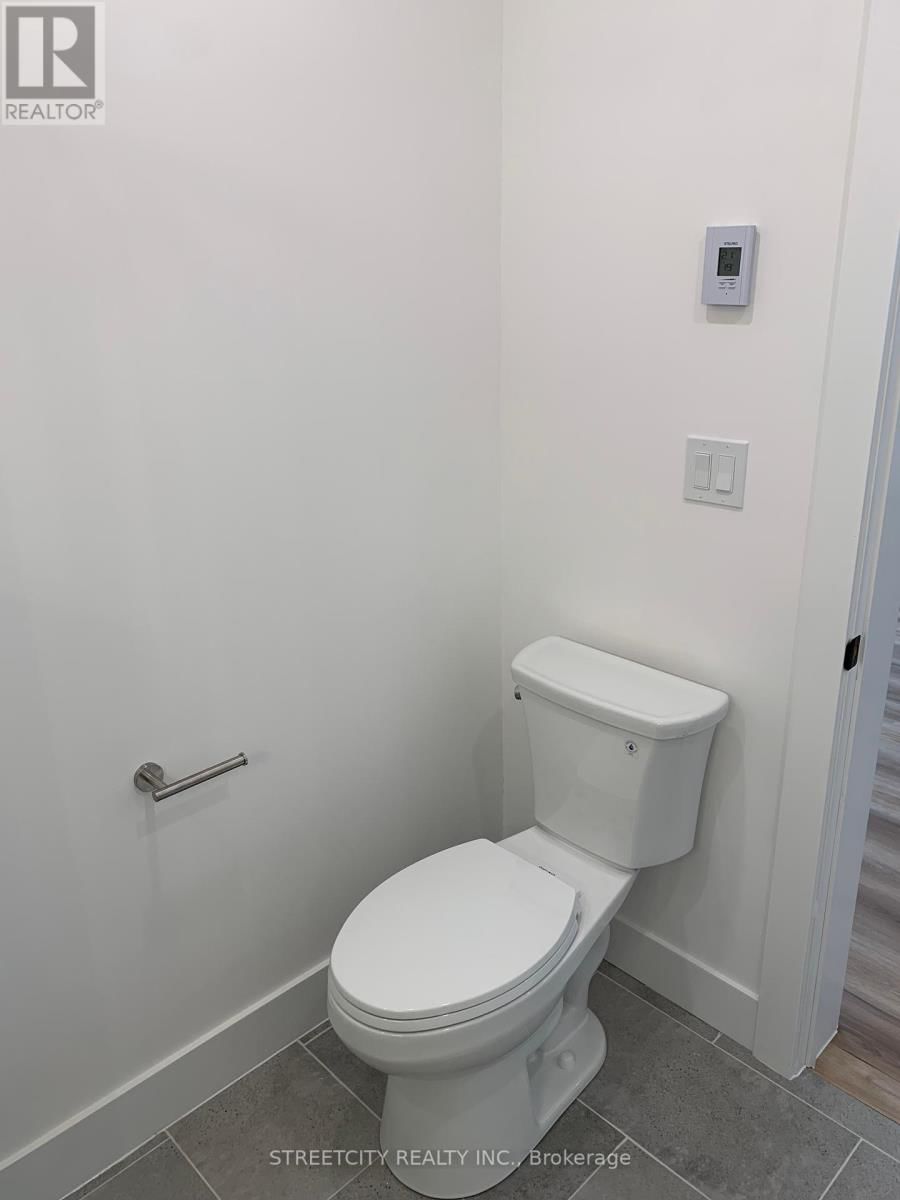 481 GOLD STREET Image 14