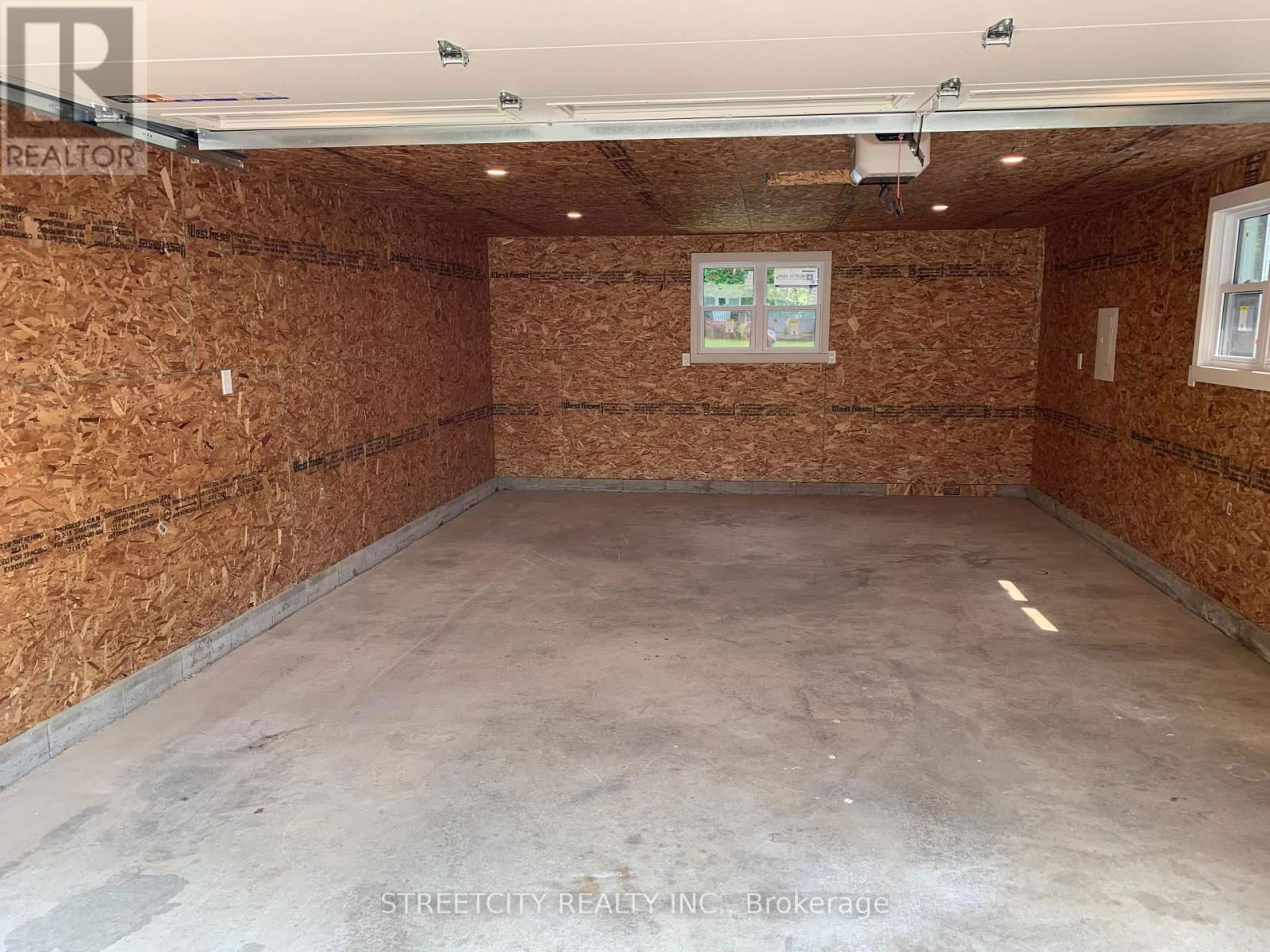 481 GOLD STREET Image 23