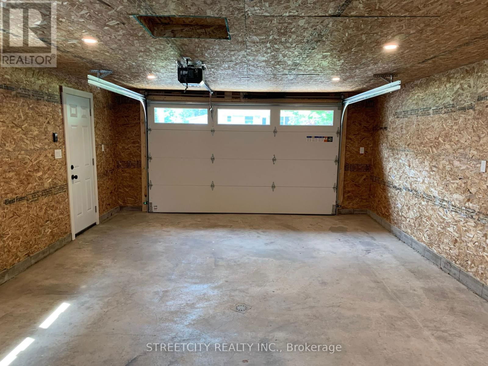 481 GOLD STREET Image 25