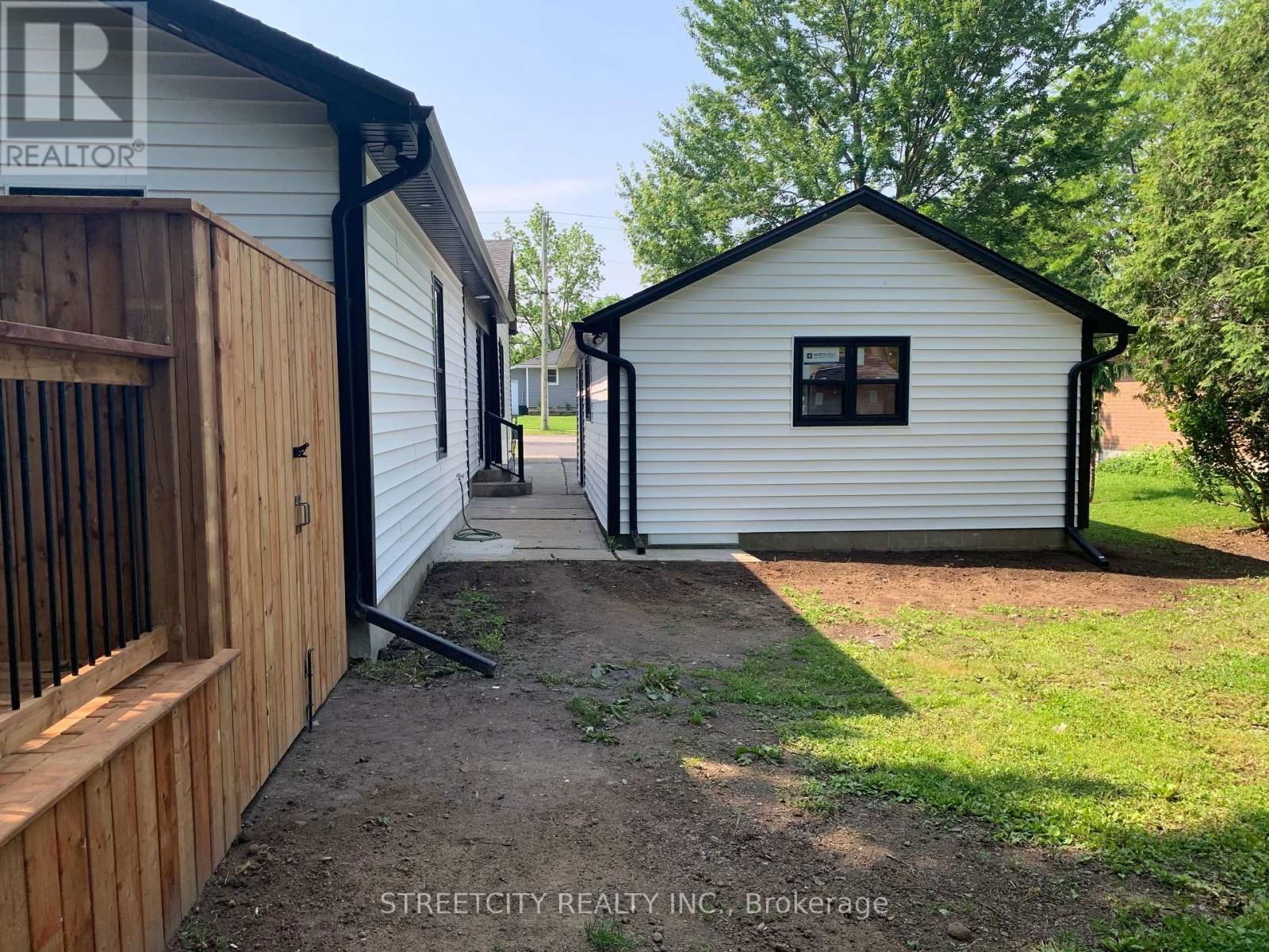 481 GOLD STREET Image 27