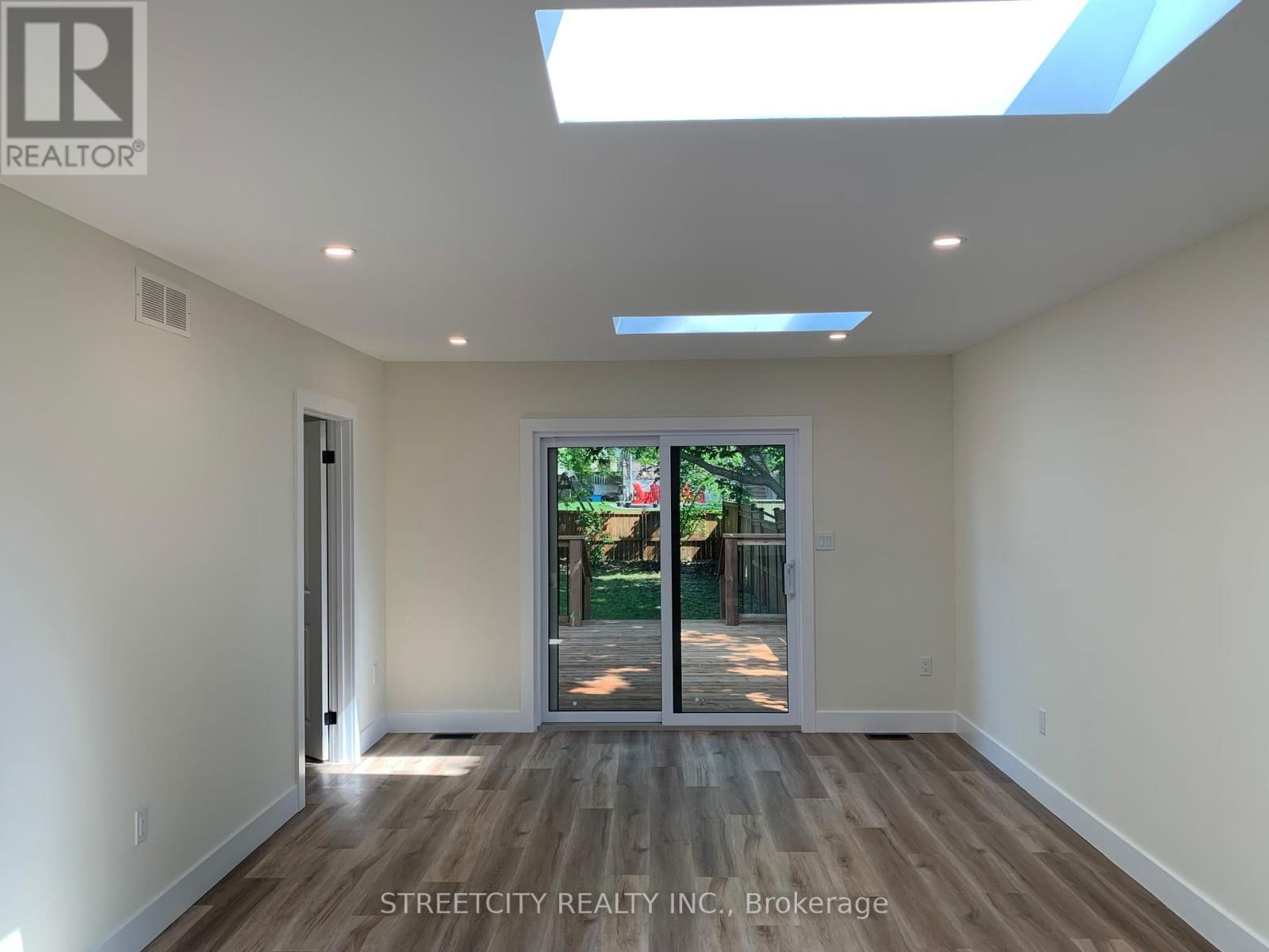 481 GOLD STREET Image 3