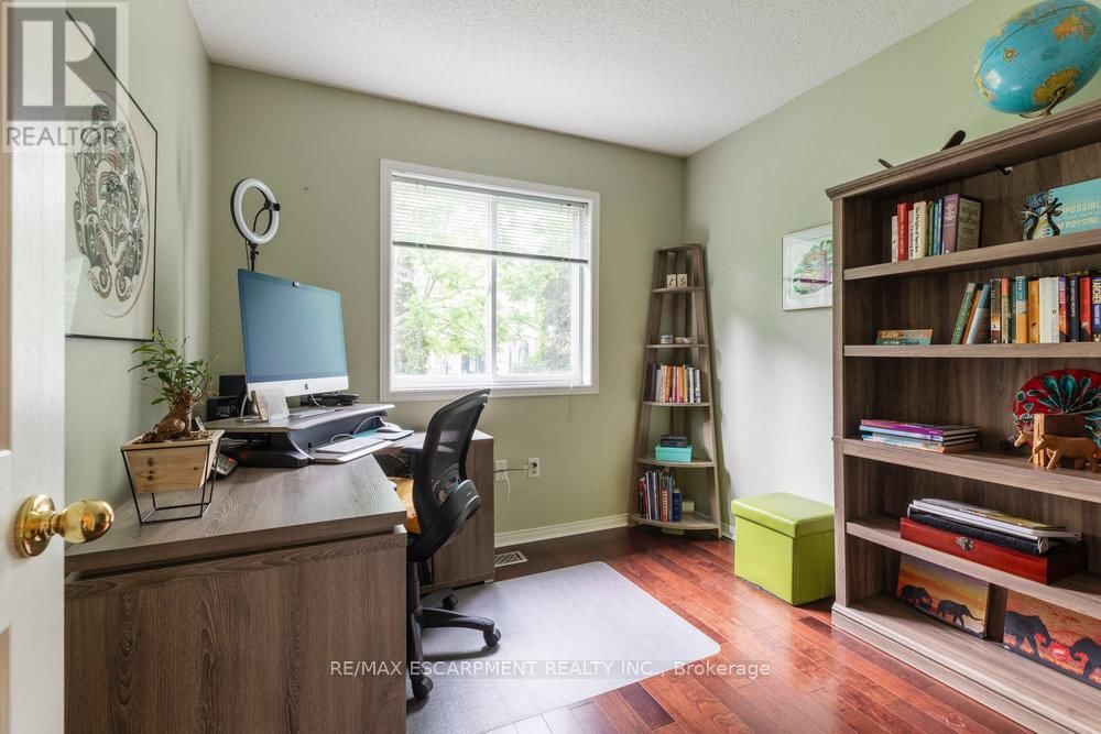 1 - 31 MOSS BOULEVARD Image 16