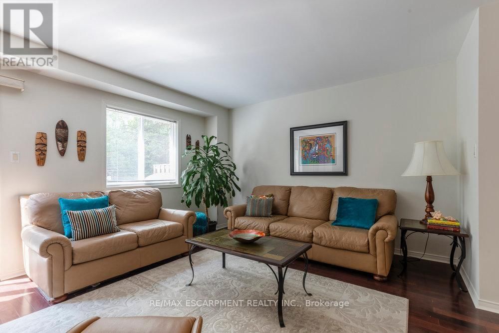 1 - 31 MOSS BOULEVARD Image 3
