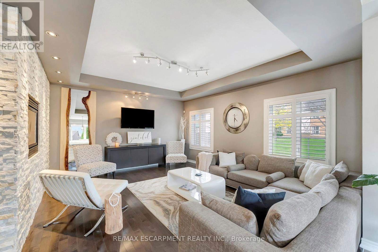 349 VALRIDGE DRIVE Image 11
