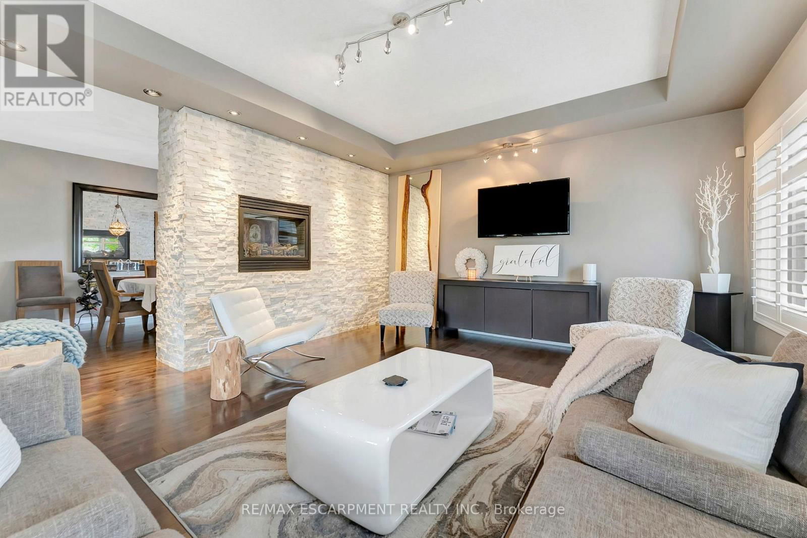 349 VALRIDGE DRIVE Image 12