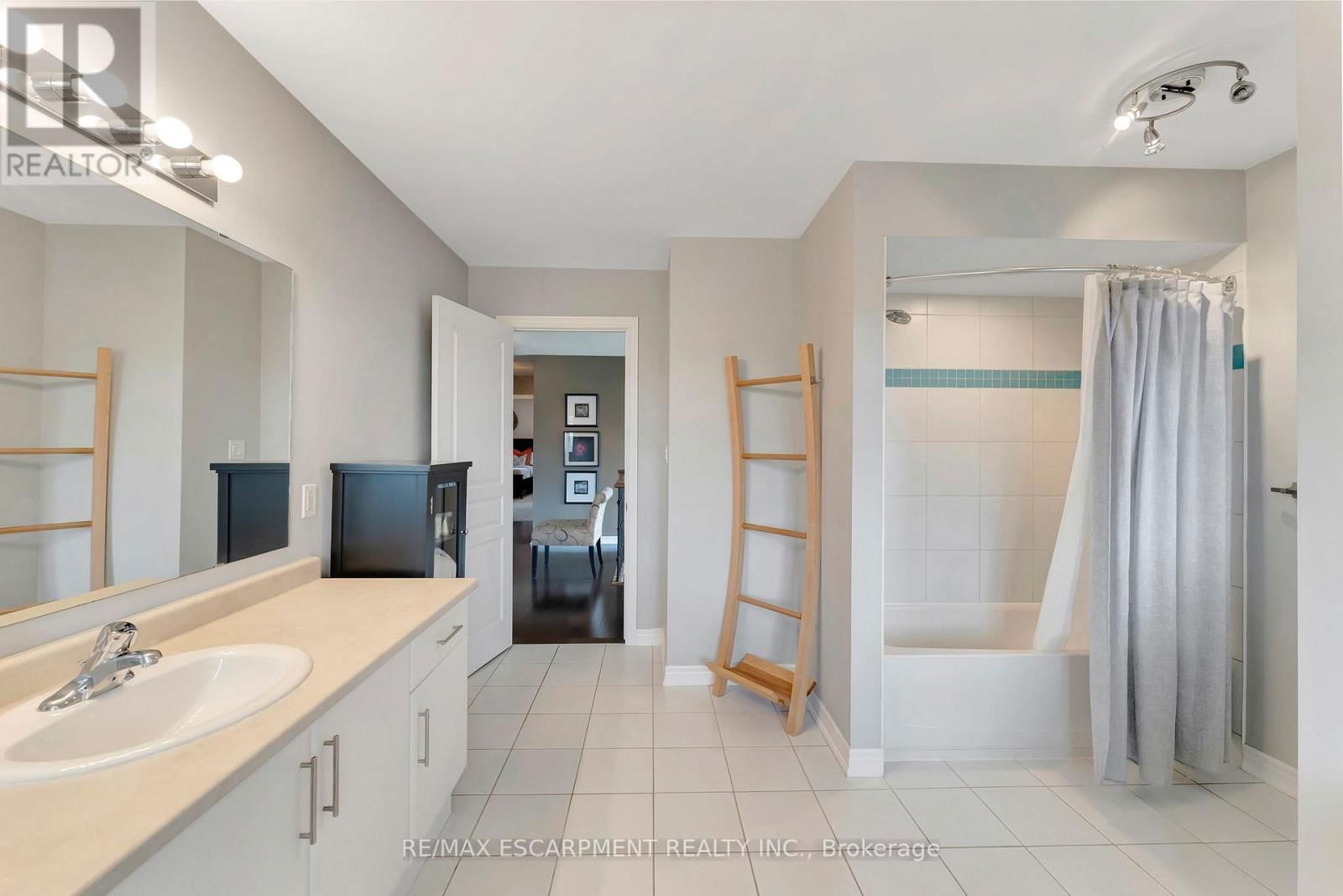 349 VALRIDGE DRIVE Image 24