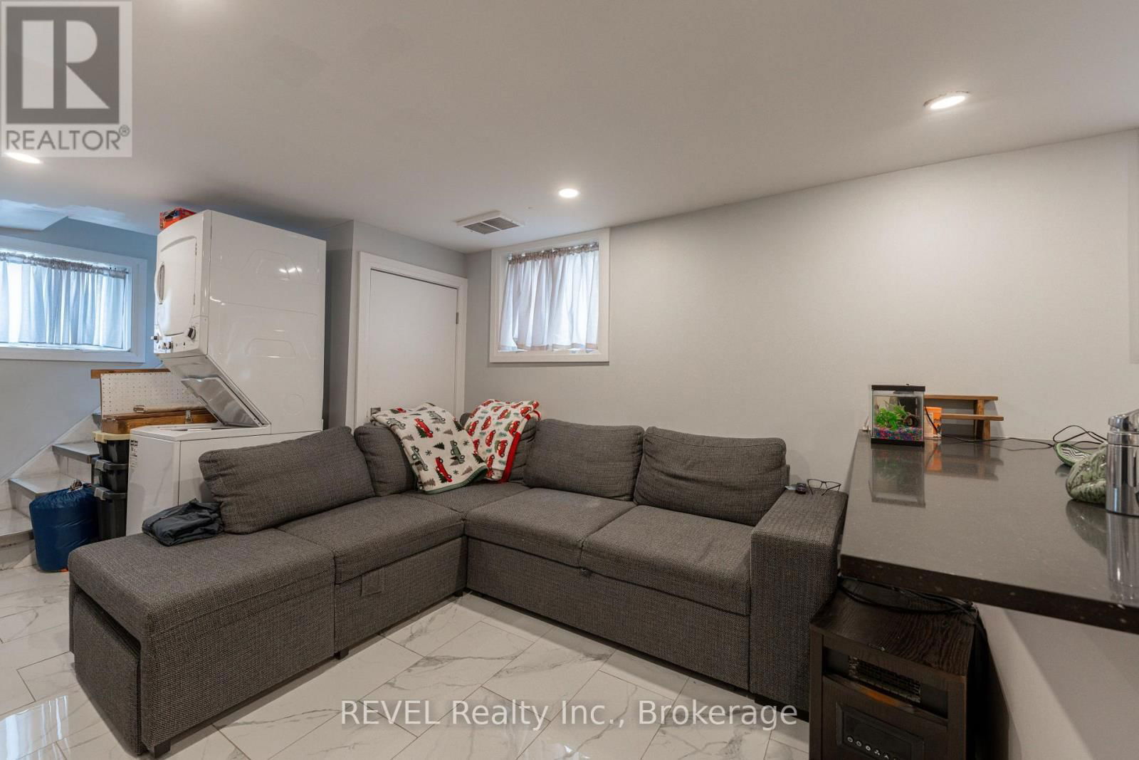 114 1/2 PINE STREET SOUTH Image 32