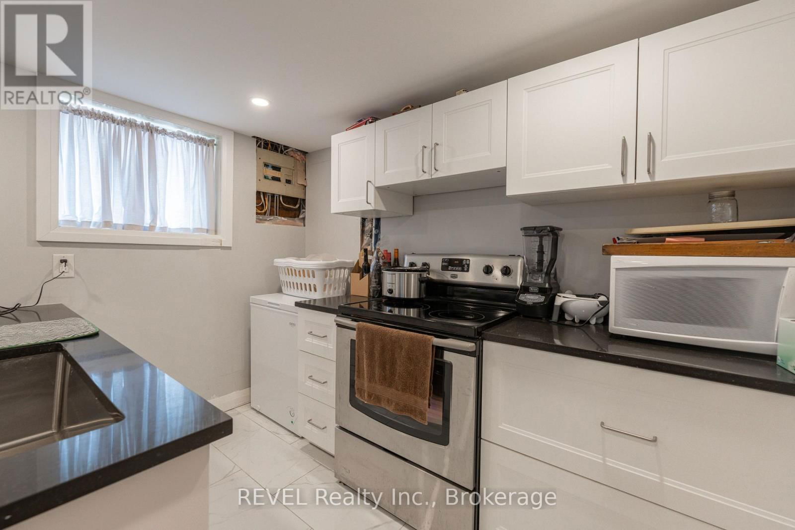 114 1/2 PINE STREET SOUTH Image 34