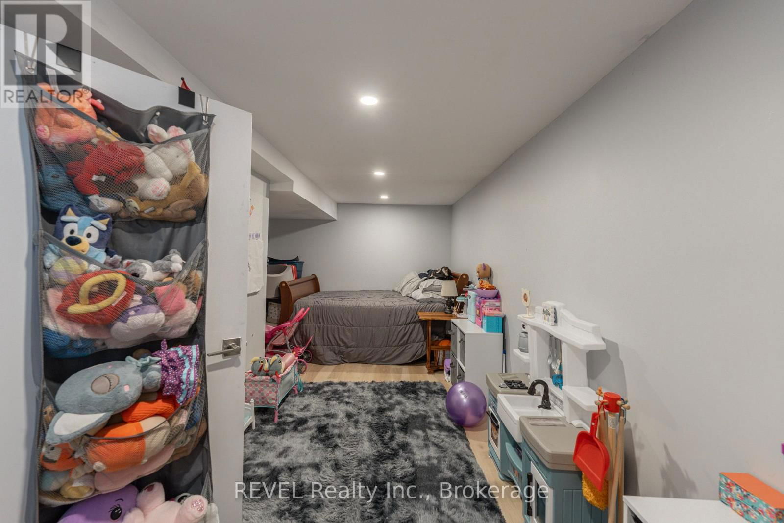 114 1/2 PINE STREET SOUTH Image 37