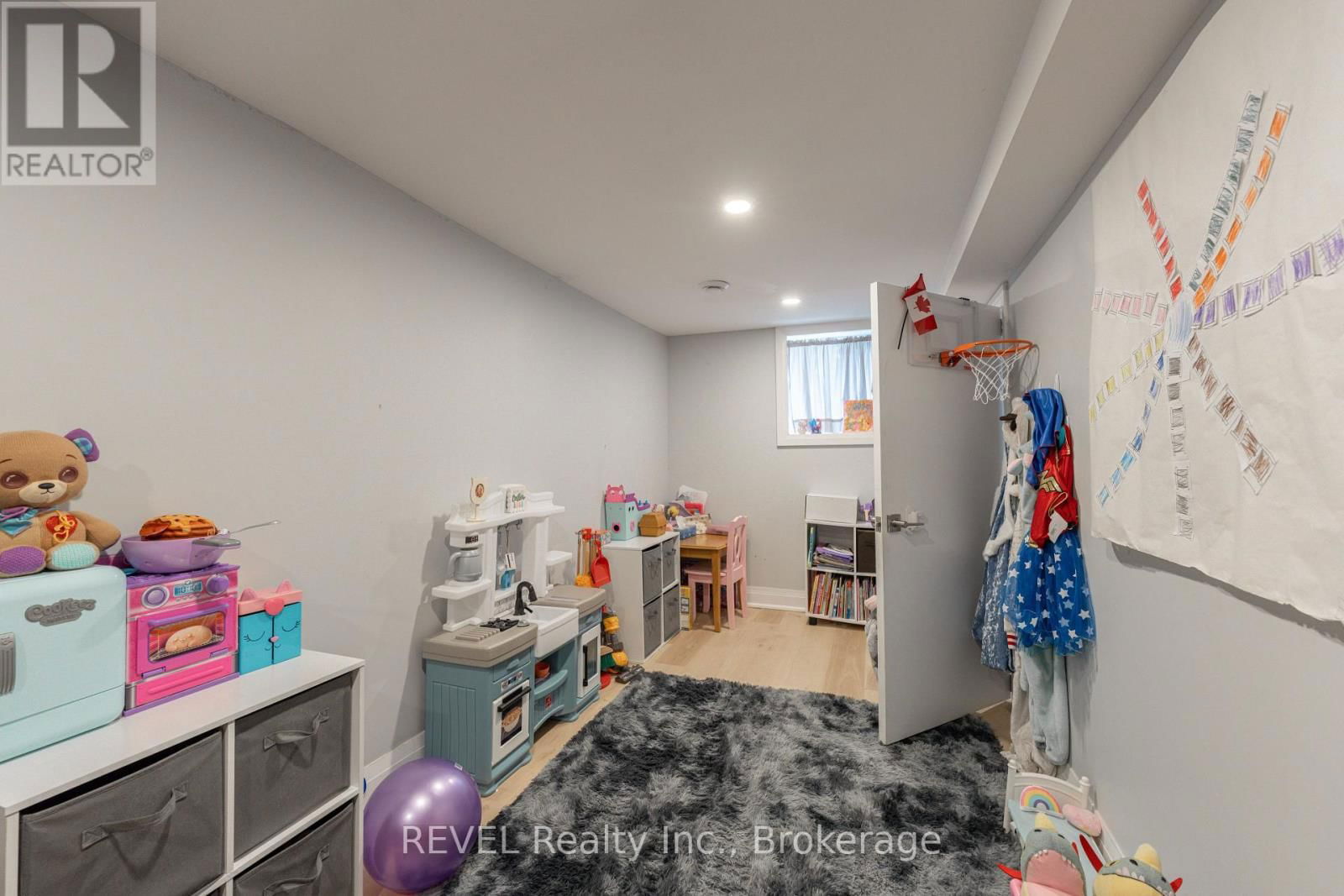 114 1/2 PINE STREET SOUTH Image 38