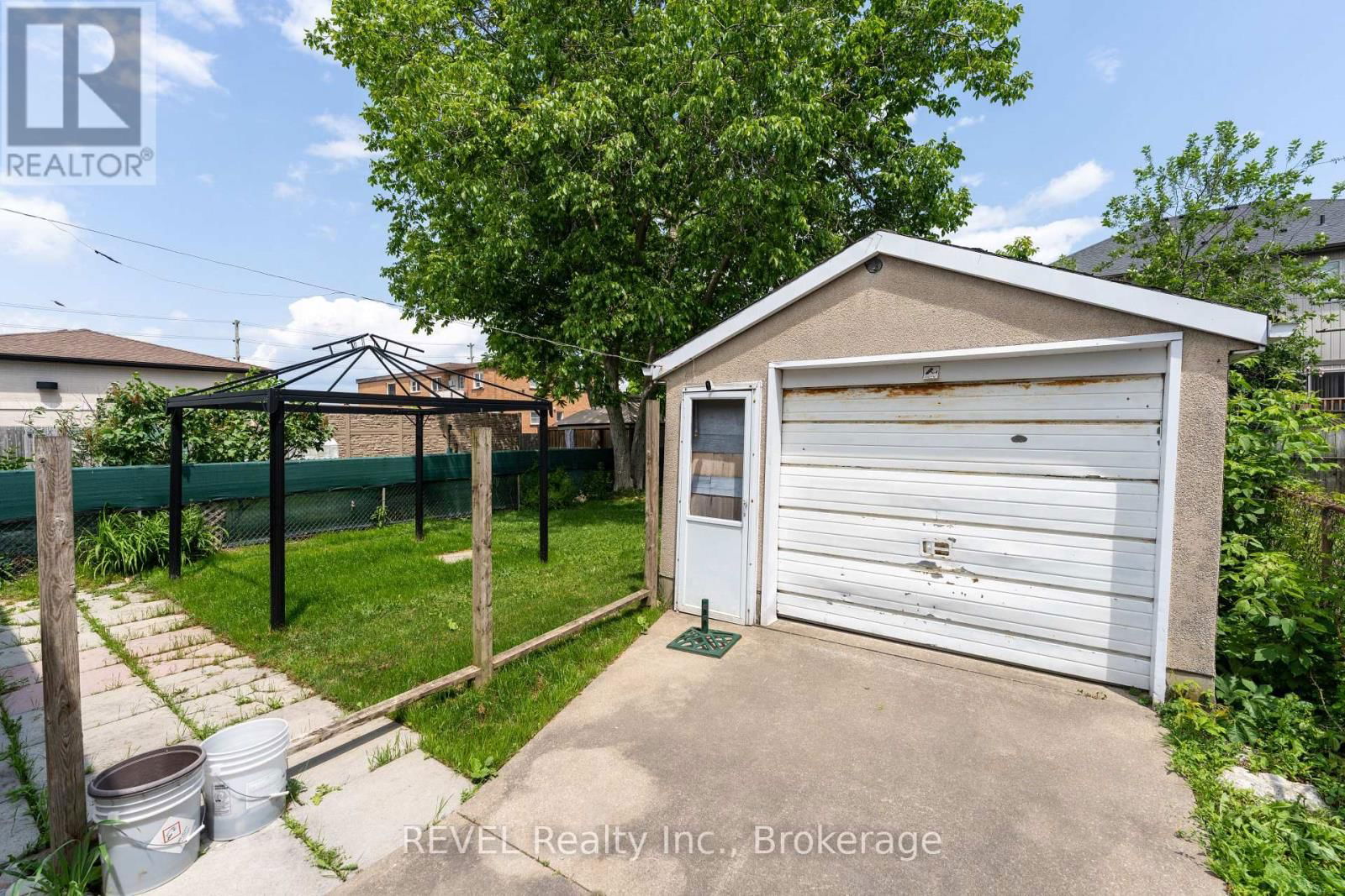 114 1/2 PINE STREET SOUTH Image 7