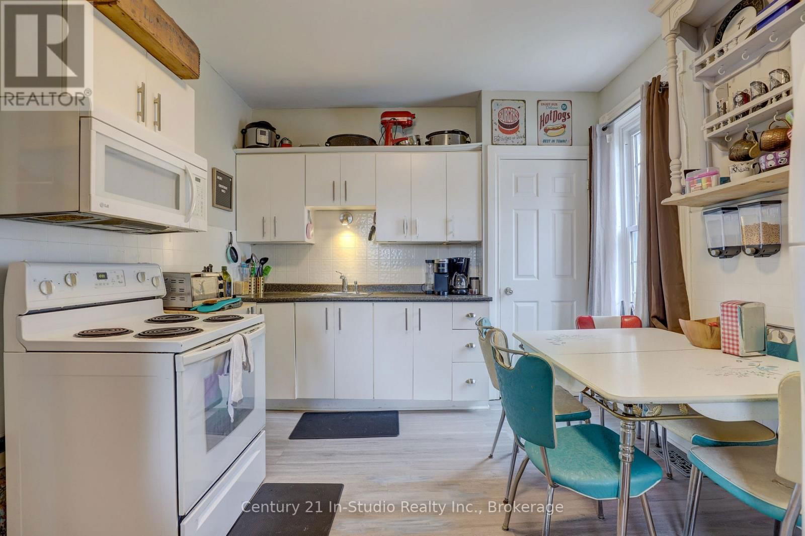 215 GARAFRAXA STREET Image 13