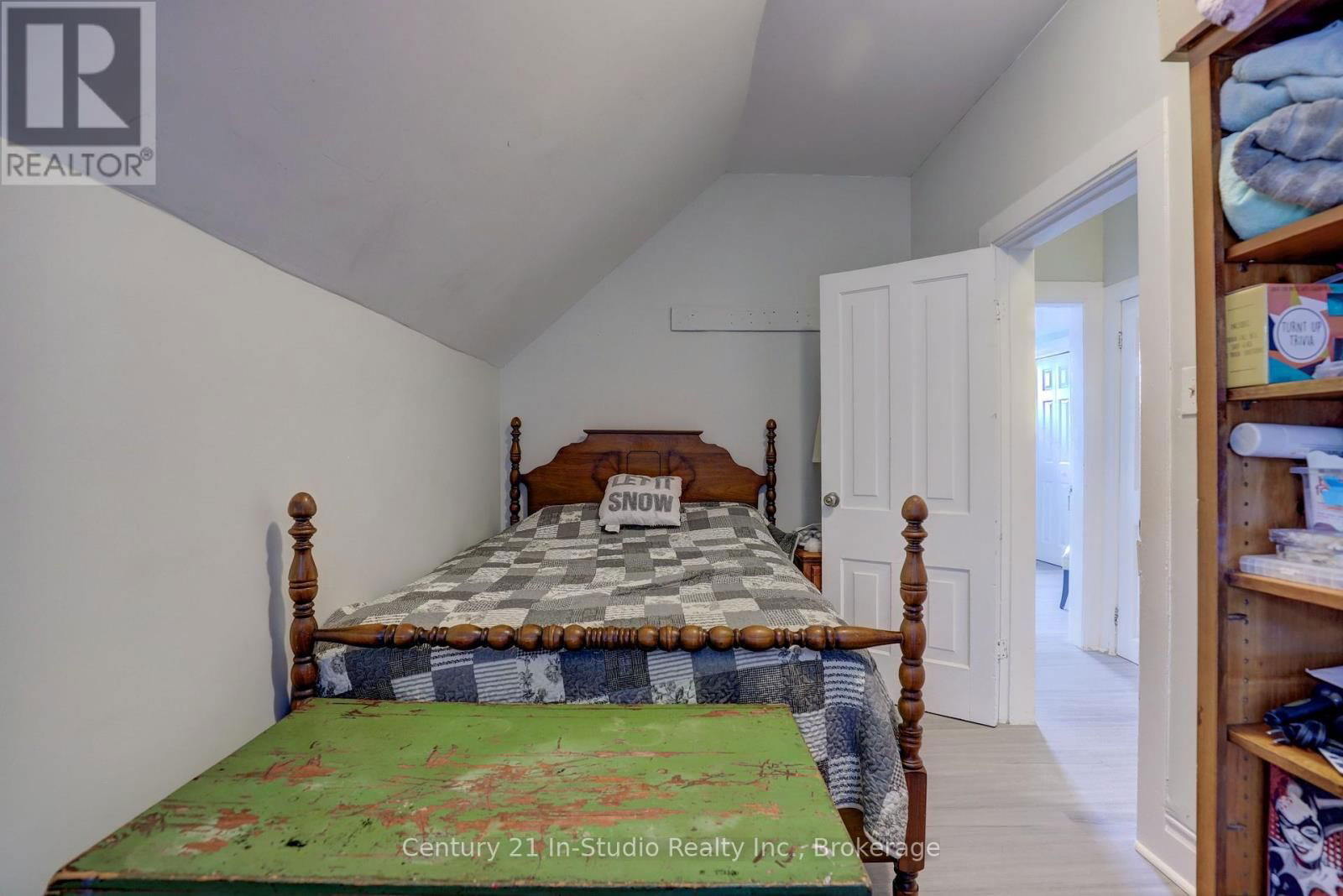 215 GARAFRAXA STREET Image 16