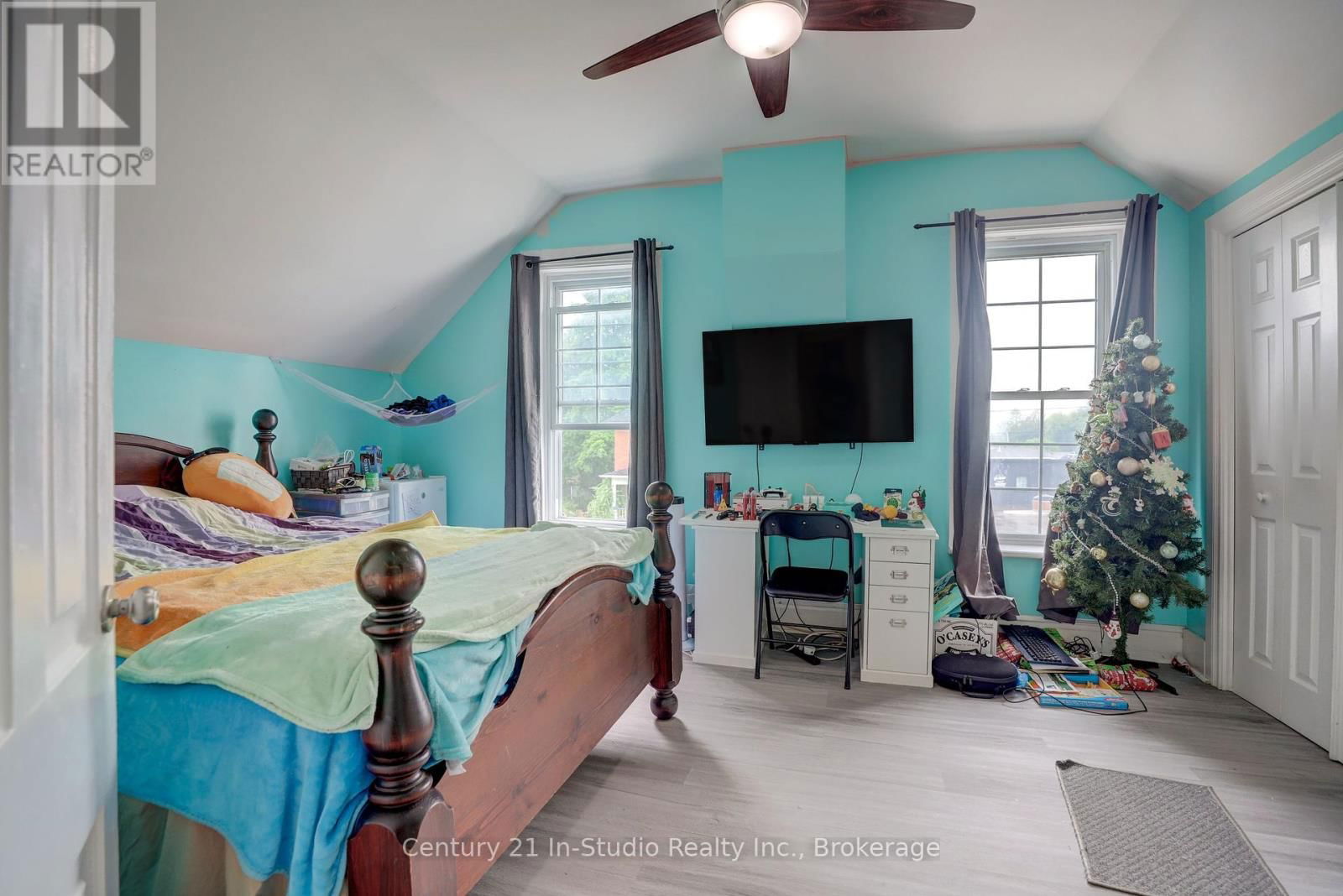 215 GARAFRAXA STREET Image 17