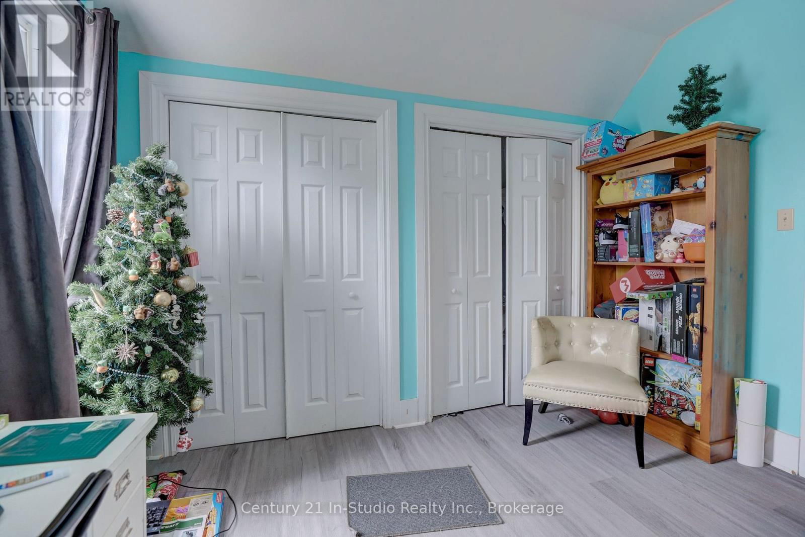 215 GARAFRAXA STREET Image 18