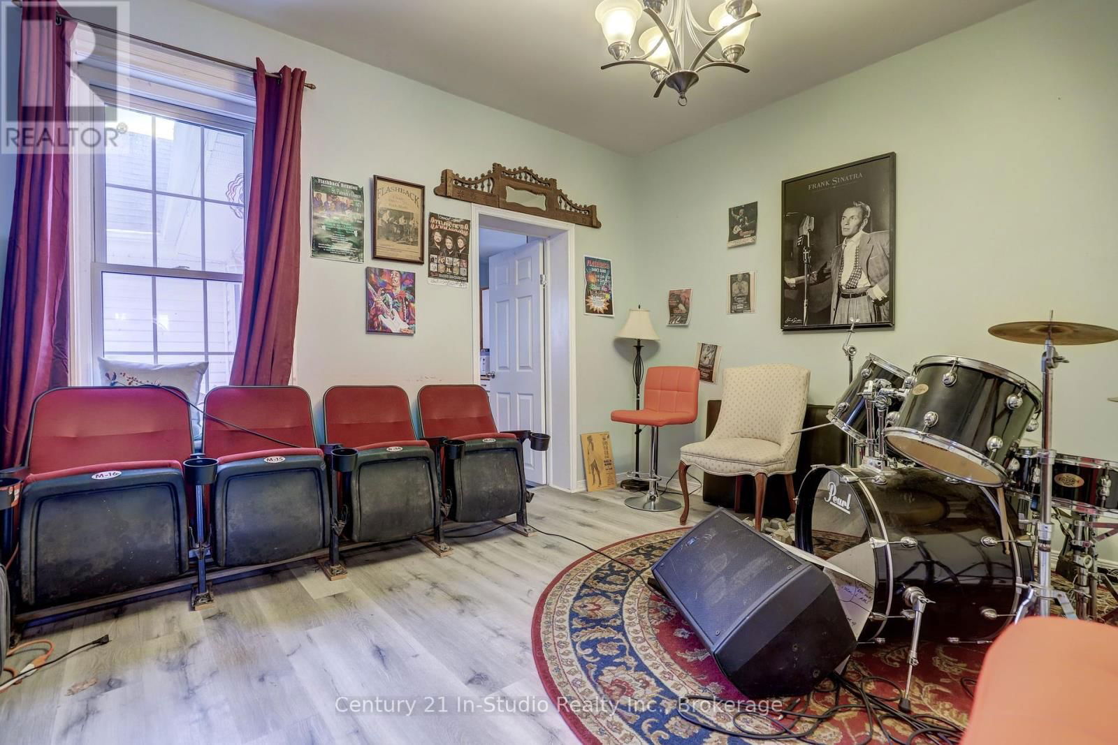 215 GARAFRAXA STREET Image 22