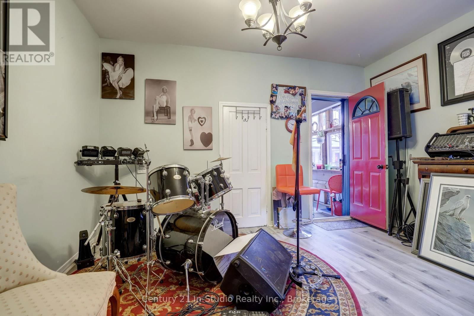 215 GARAFRAXA STREET Image 23