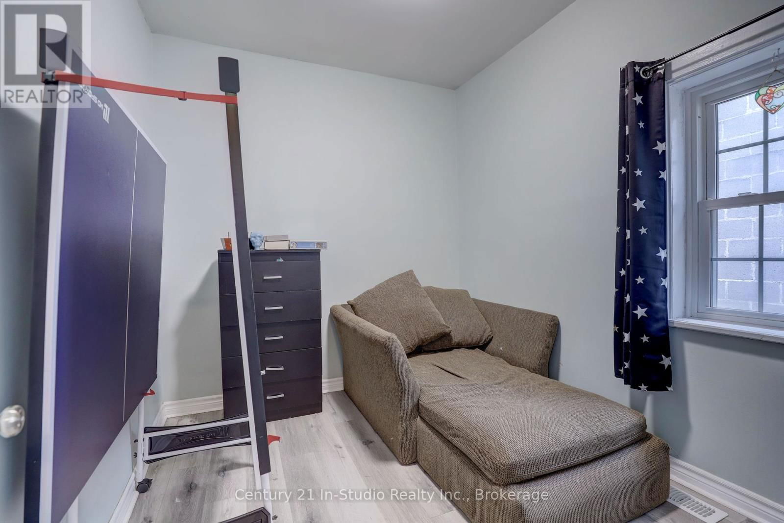 215 GARAFRAXA STREET Image 26