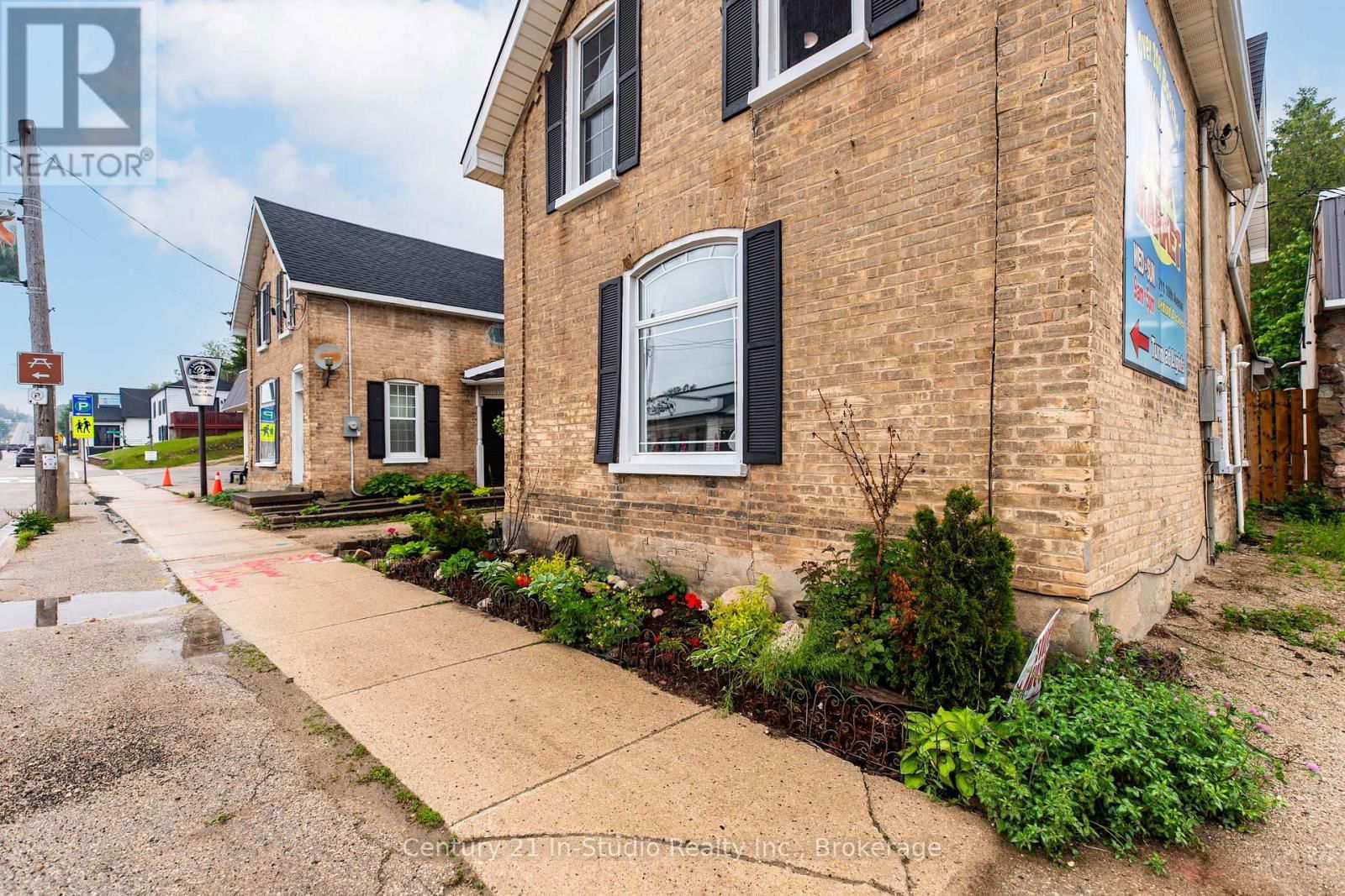 215 GARAFRAXA STREET Image 4