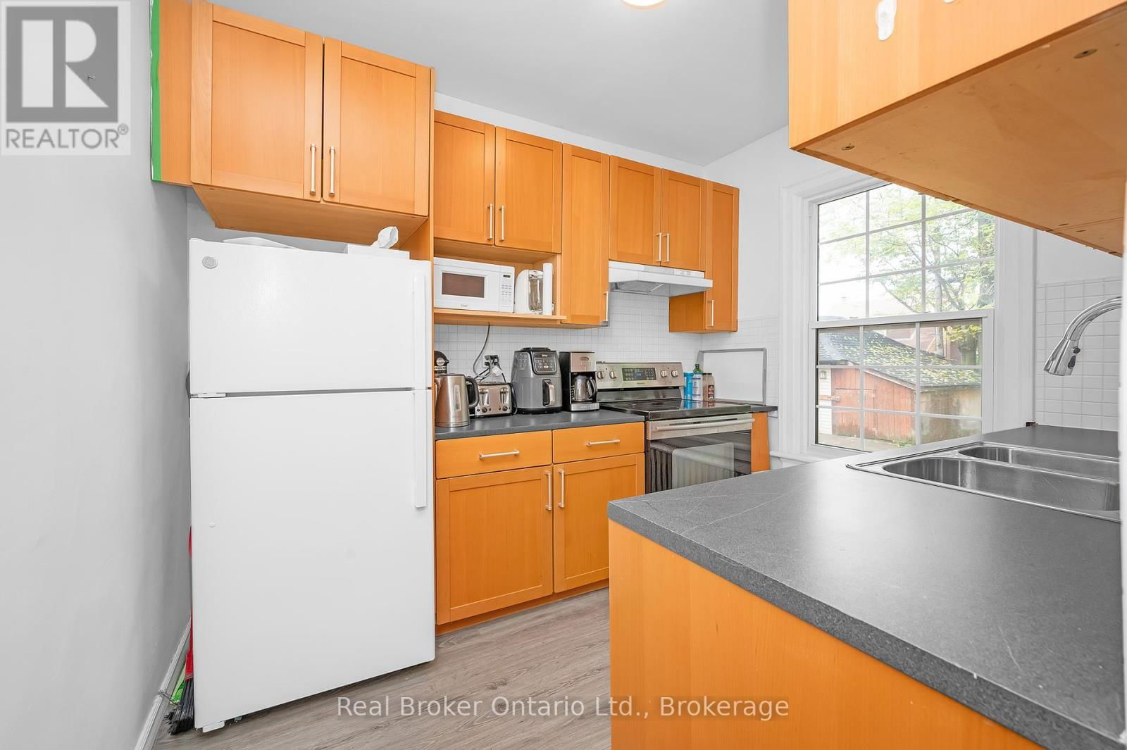 117 FAIRLEIGH AVENUE SOUTH Image 12