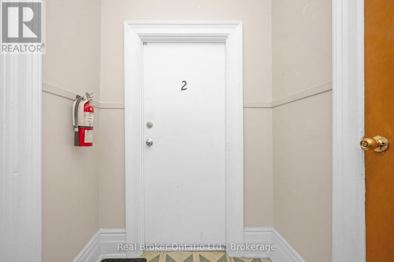 117 FAIRLEIGH AVENUE SOUTH Image 17