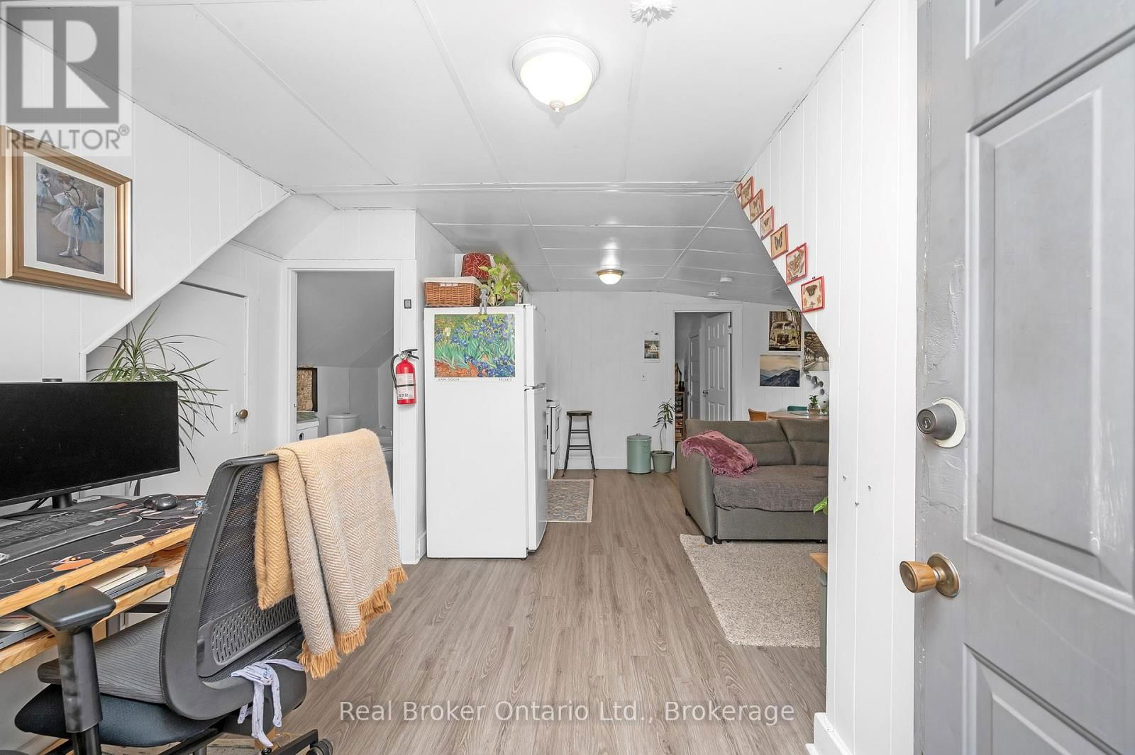 117 FAIRLEIGH AVENUE SOUTH Image 24