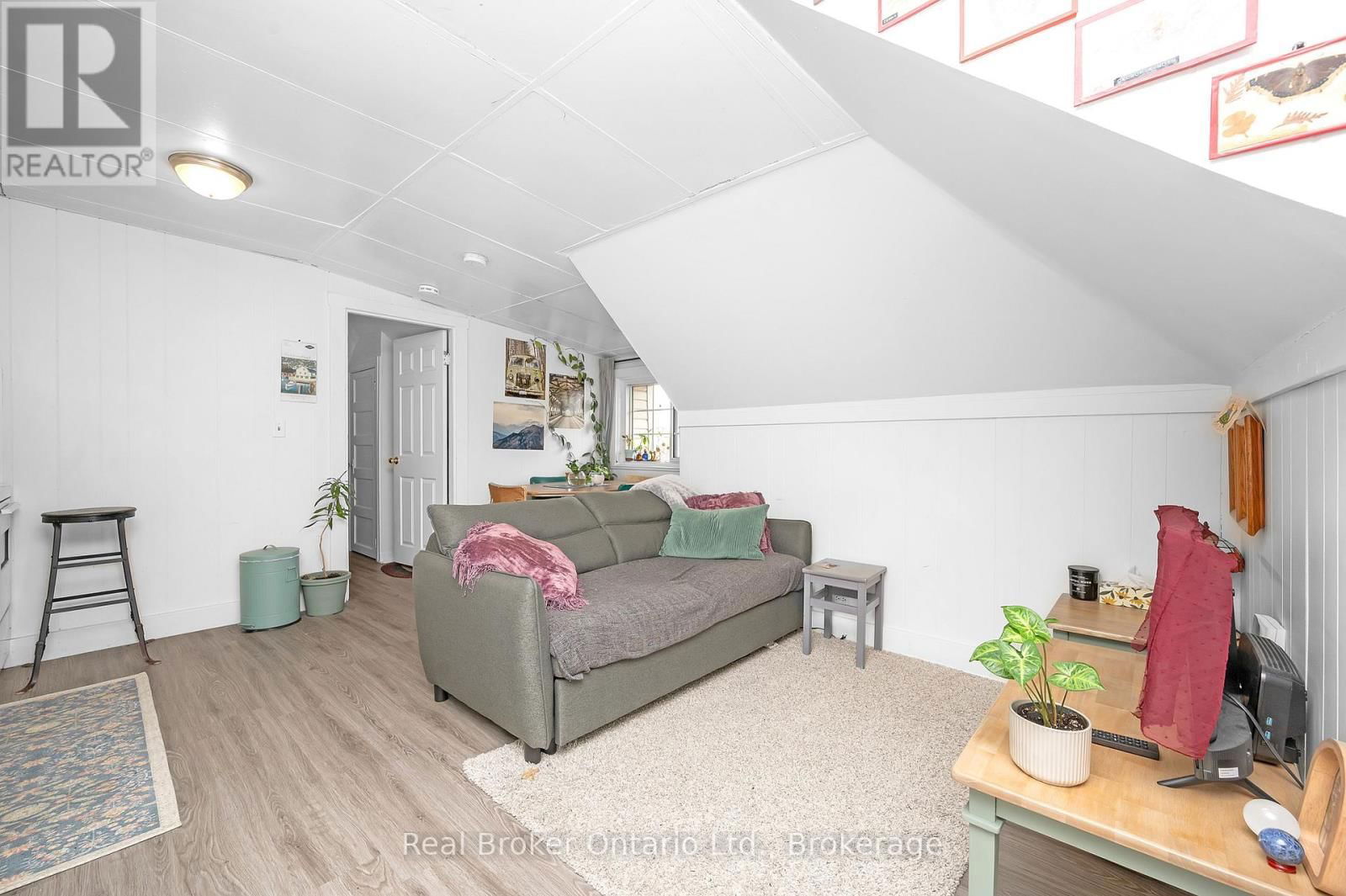 117 FAIRLEIGH AVENUE SOUTH Image 25