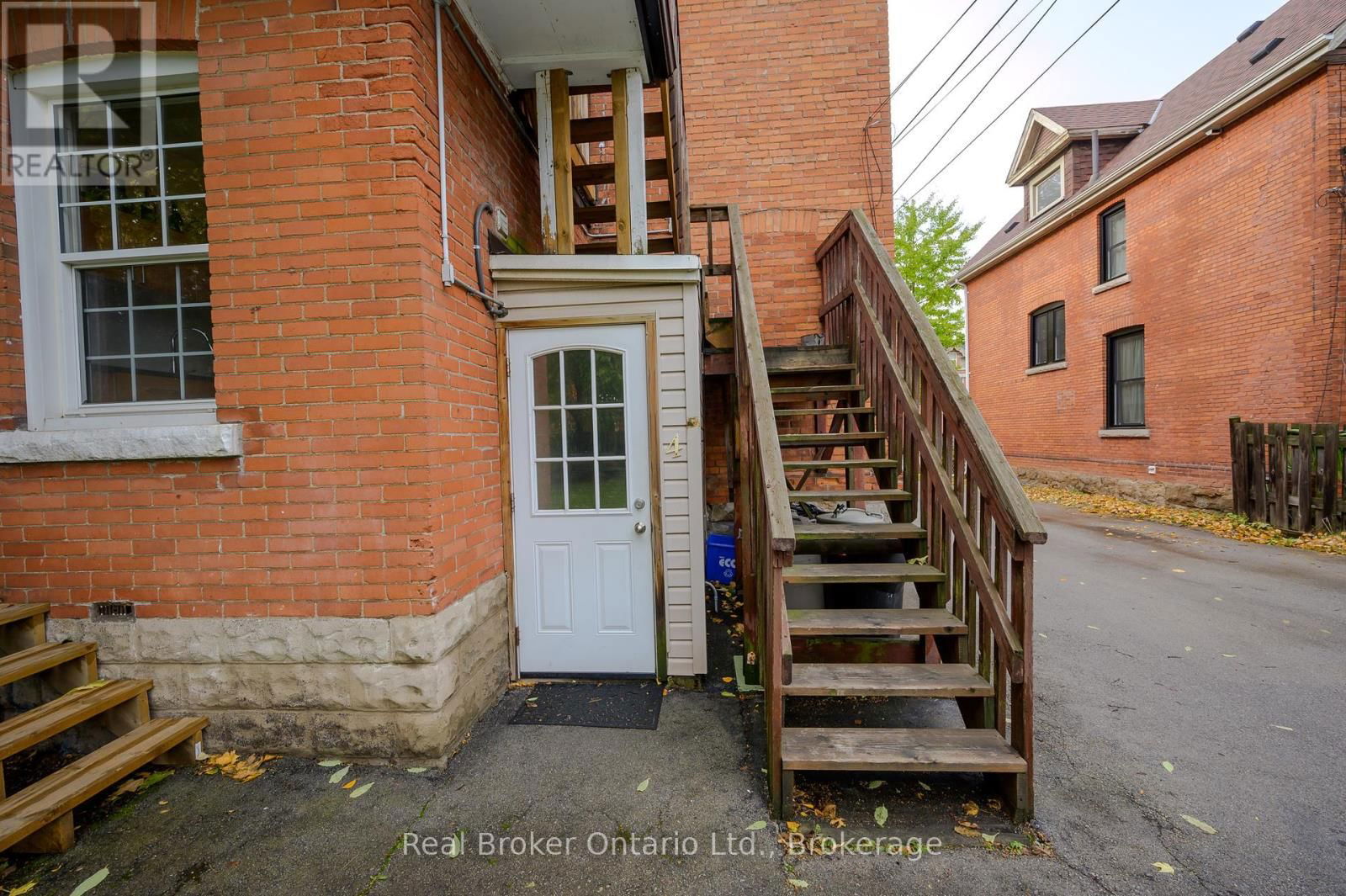 117 FAIRLEIGH AVENUE SOUTH Image 36