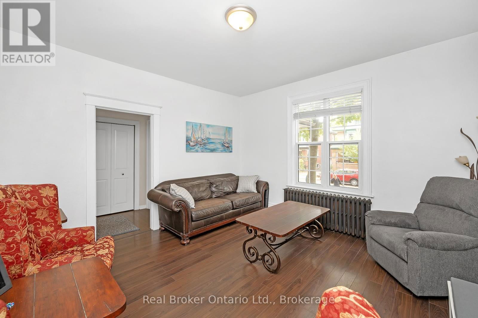 117 FAIRLEIGH AVENUE SOUTH Image 6