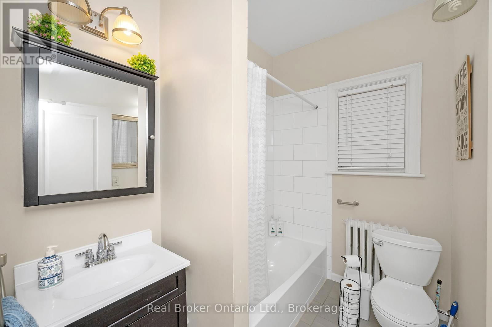 117 FAIRLEIGH AVENUE SOUTH Image 9