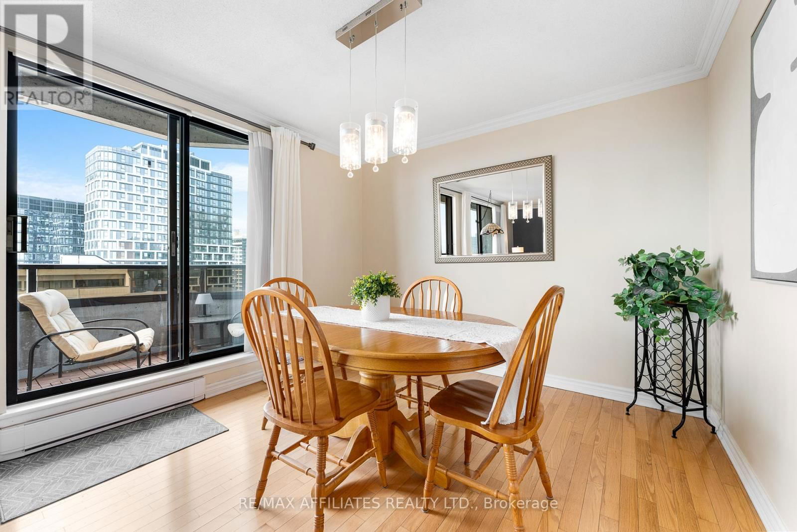 PH-2301 - 470 LAURIER AVENUE WEST Image 11