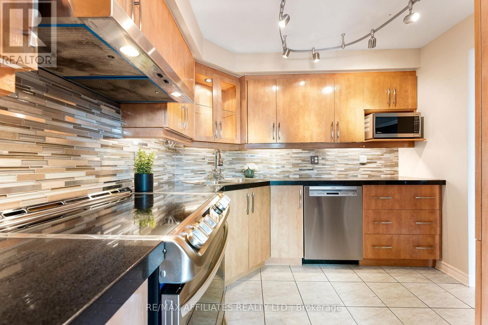 PH-2301 - 470 LAURIER AVENUE WEST Image 20