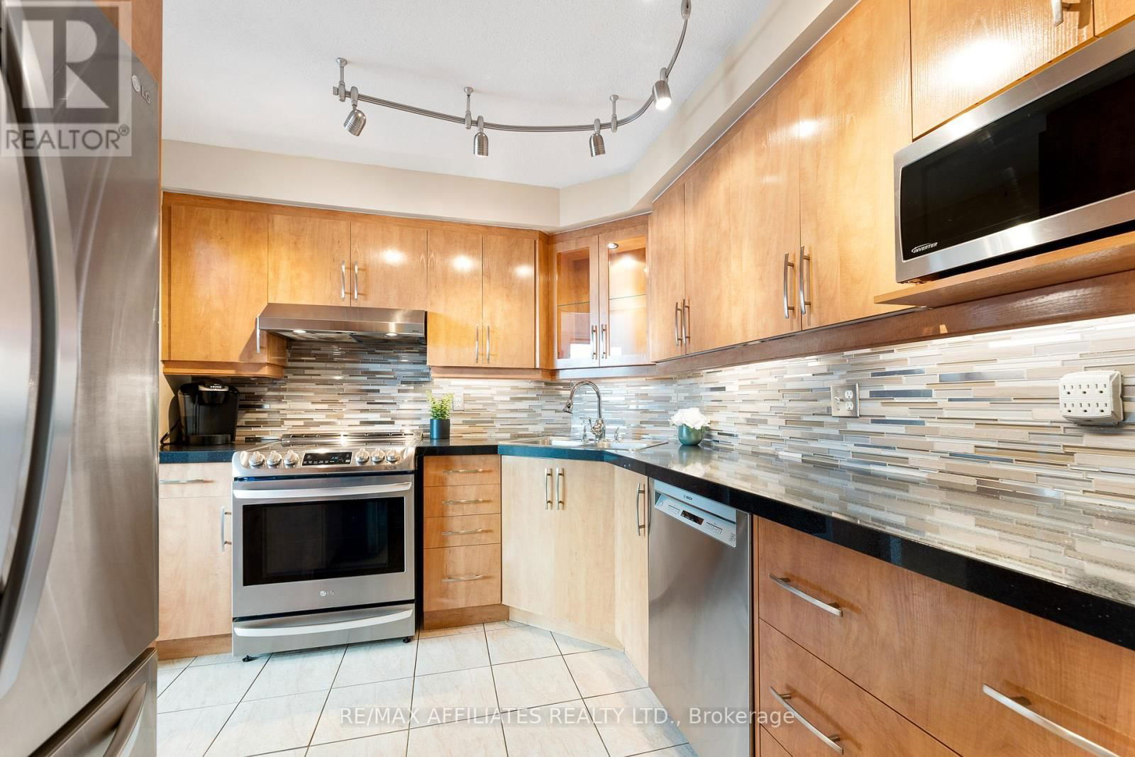 PH-2301 - 470 LAURIER AVENUE WEST Image 21