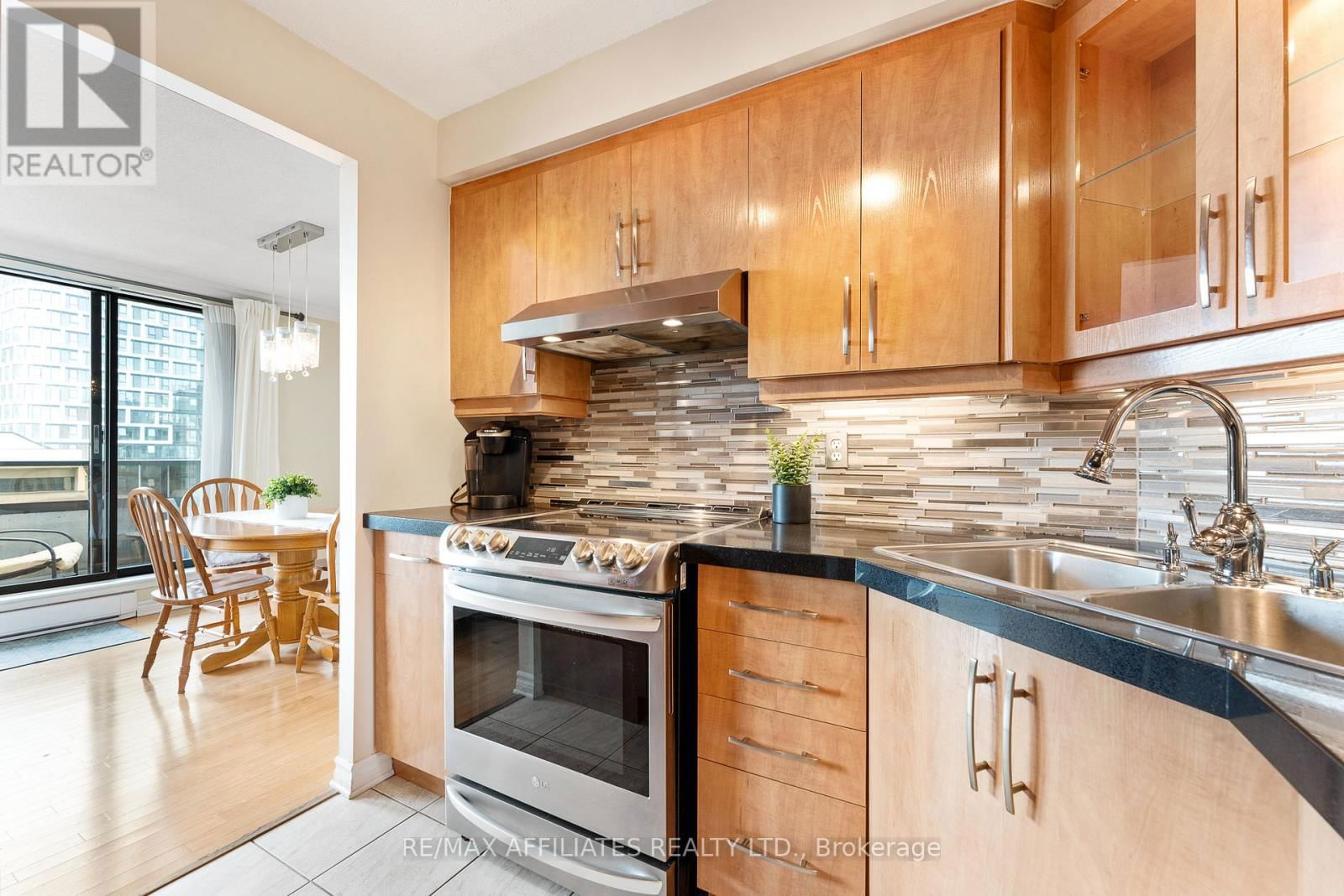 PH-2301 - 470 LAURIER AVENUE WEST Image 23