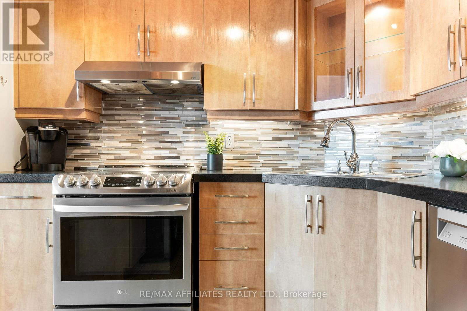 PH-2301 - 470 LAURIER AVENUE WEST Image 25