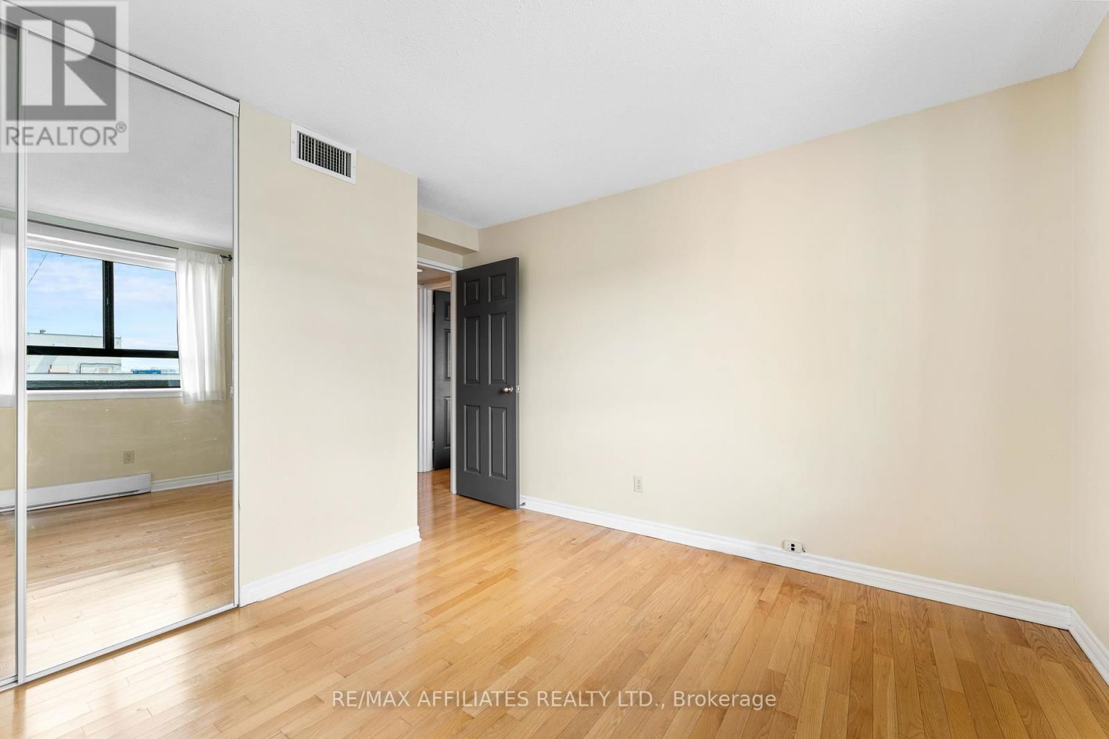 PH-2301 - 470 LAURIER AVENUE WEST Image 32