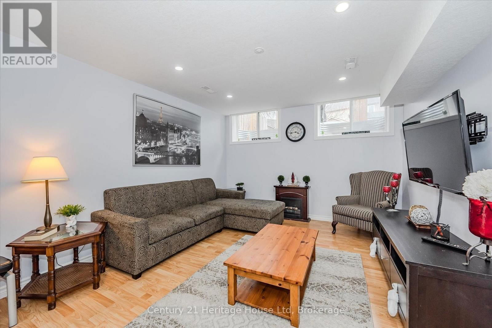 128 MILSON CRESCENT Image 32