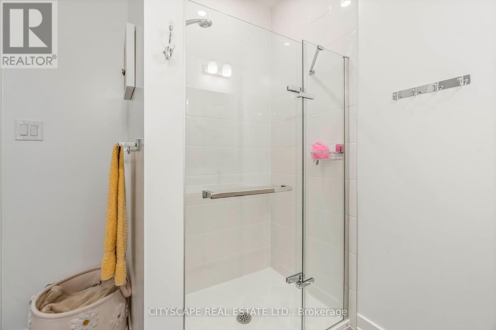 617 KENABEEK TERRACE Image 30