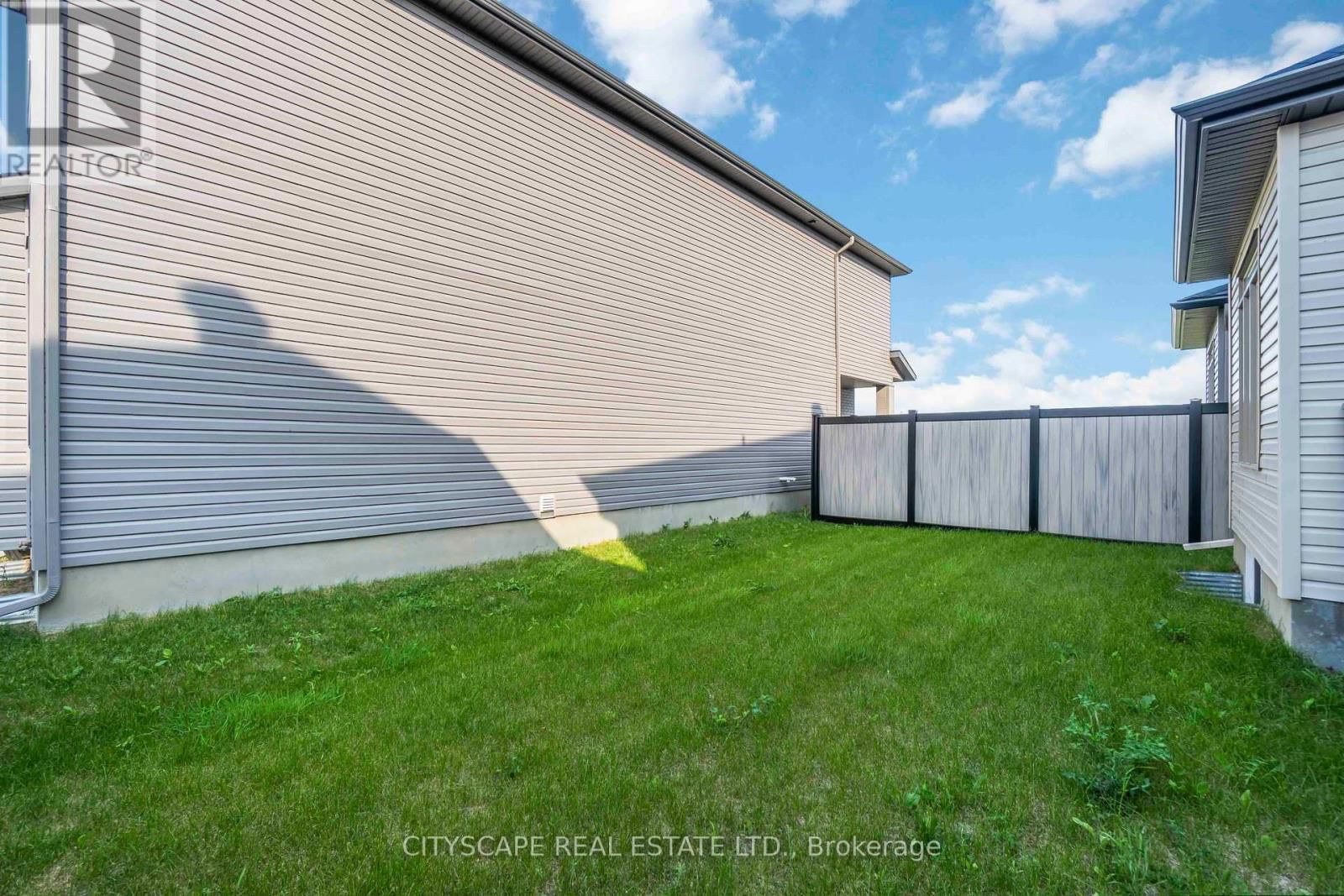 617 KENABEEK TERRACE Image 33