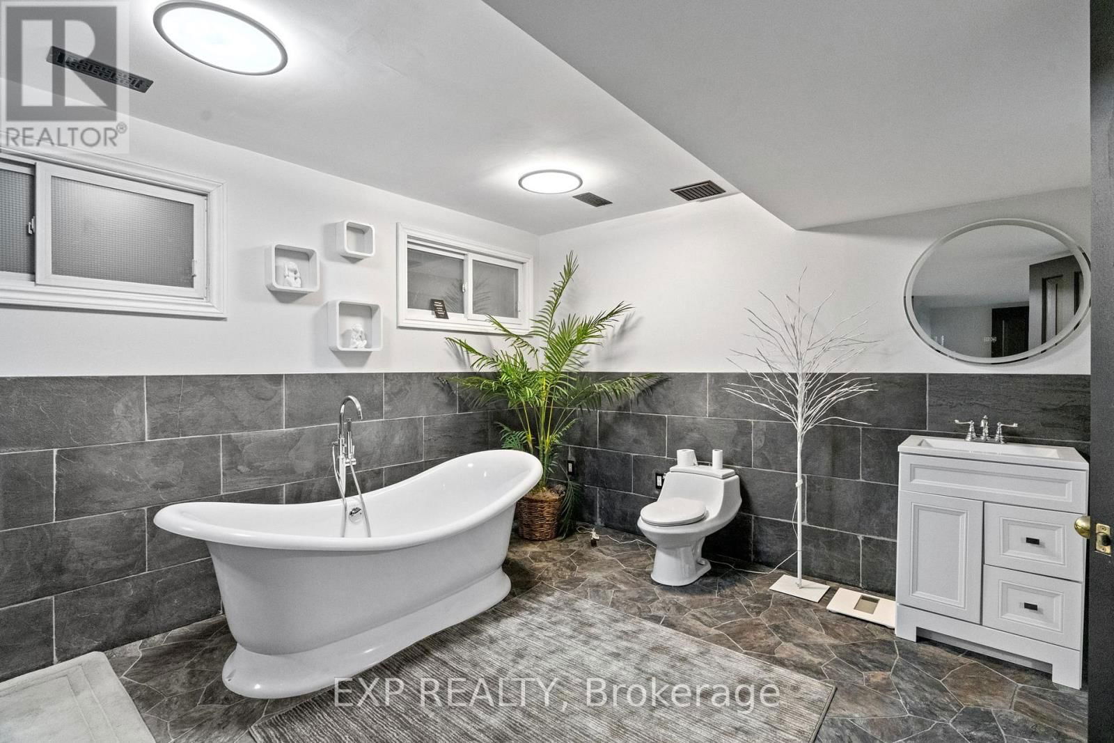 8458 LAZY LANE Image 17