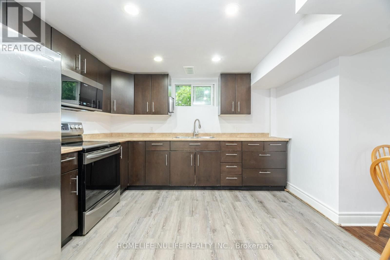 297 MOHAWK ROAD WEST Image 32