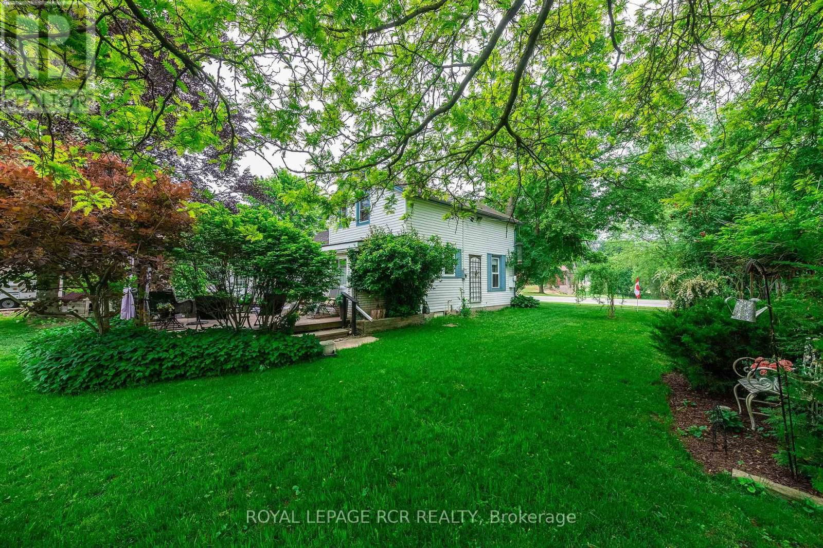 96 DUNDAS STREET WEST Image 32