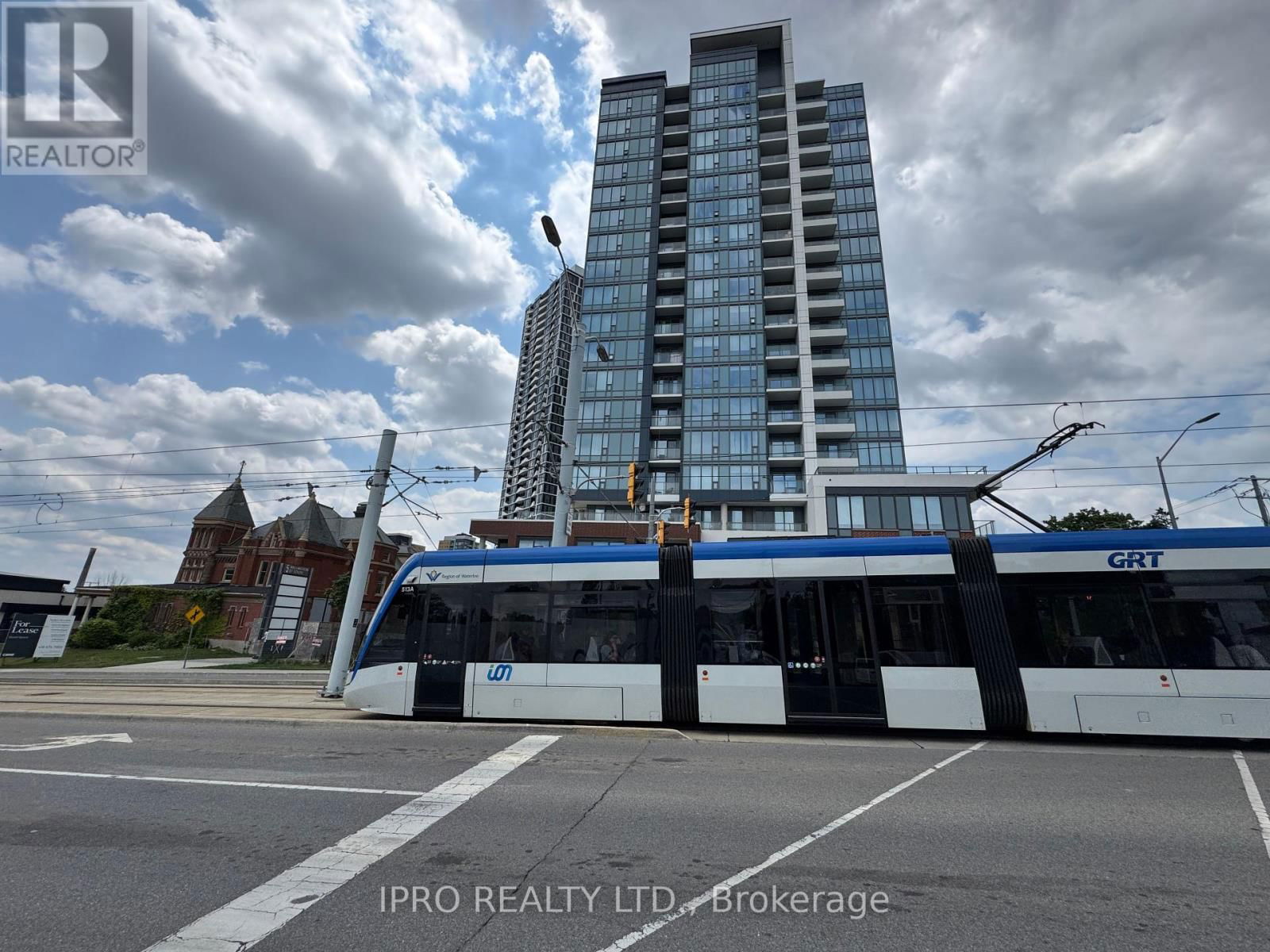 211 - 15 WELLINGTON STREET SOUTH Image 13